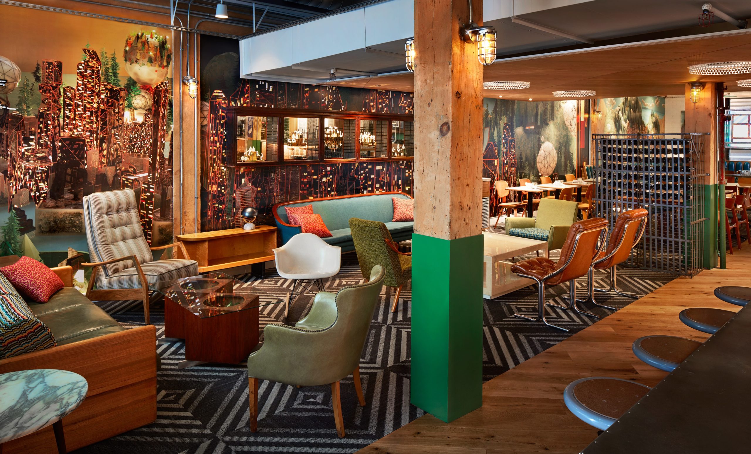 Eclectische stijl is de trend, zoals het interieur bij het in juni geopende Drake Commissary in Toronto. Het interieur is een combinatie van vintage en modern.