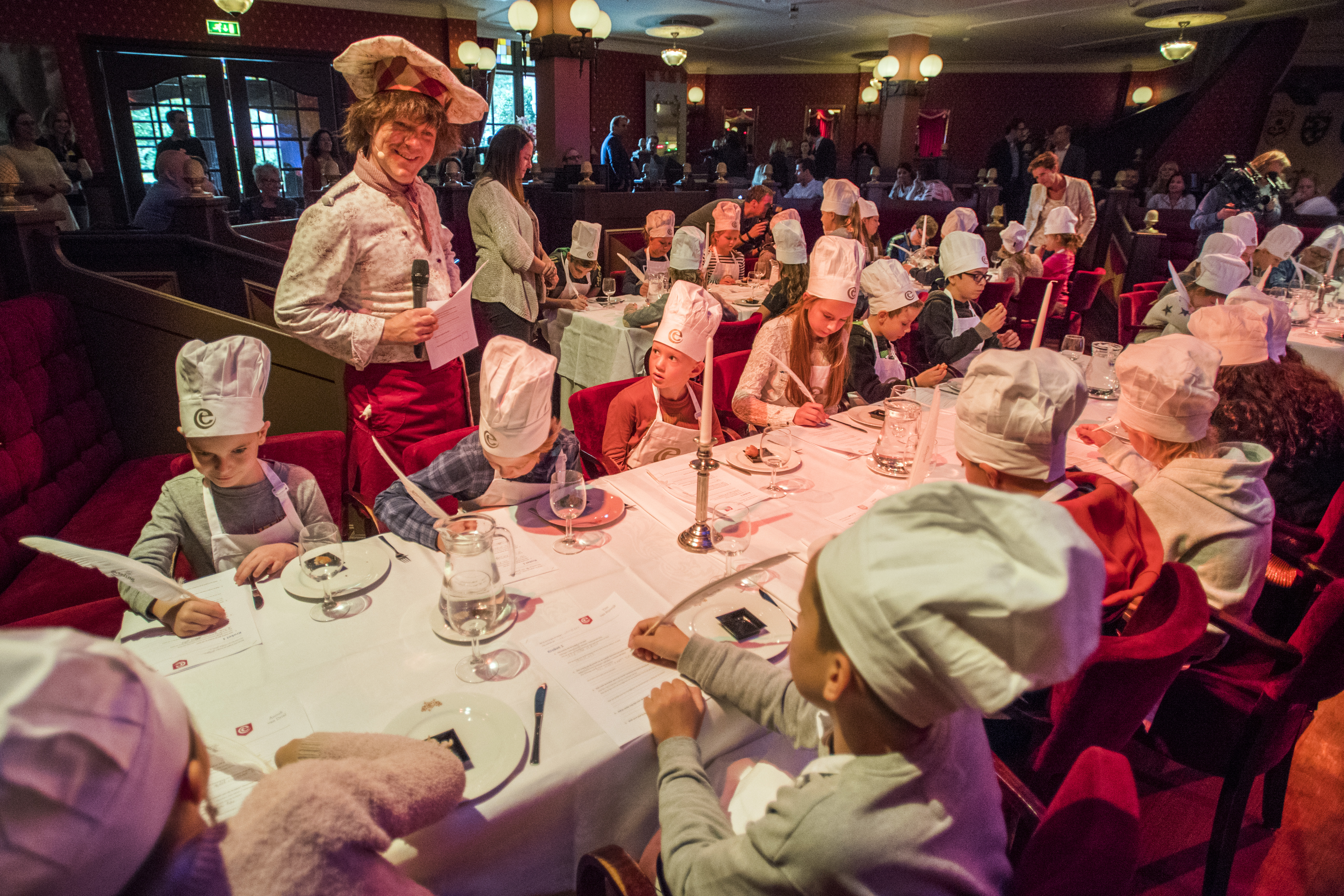 Nieuwe snacks proeven?
Natuurlijk kwamen daar veel kinderen op af. Foto: Levin & Paula Photography
