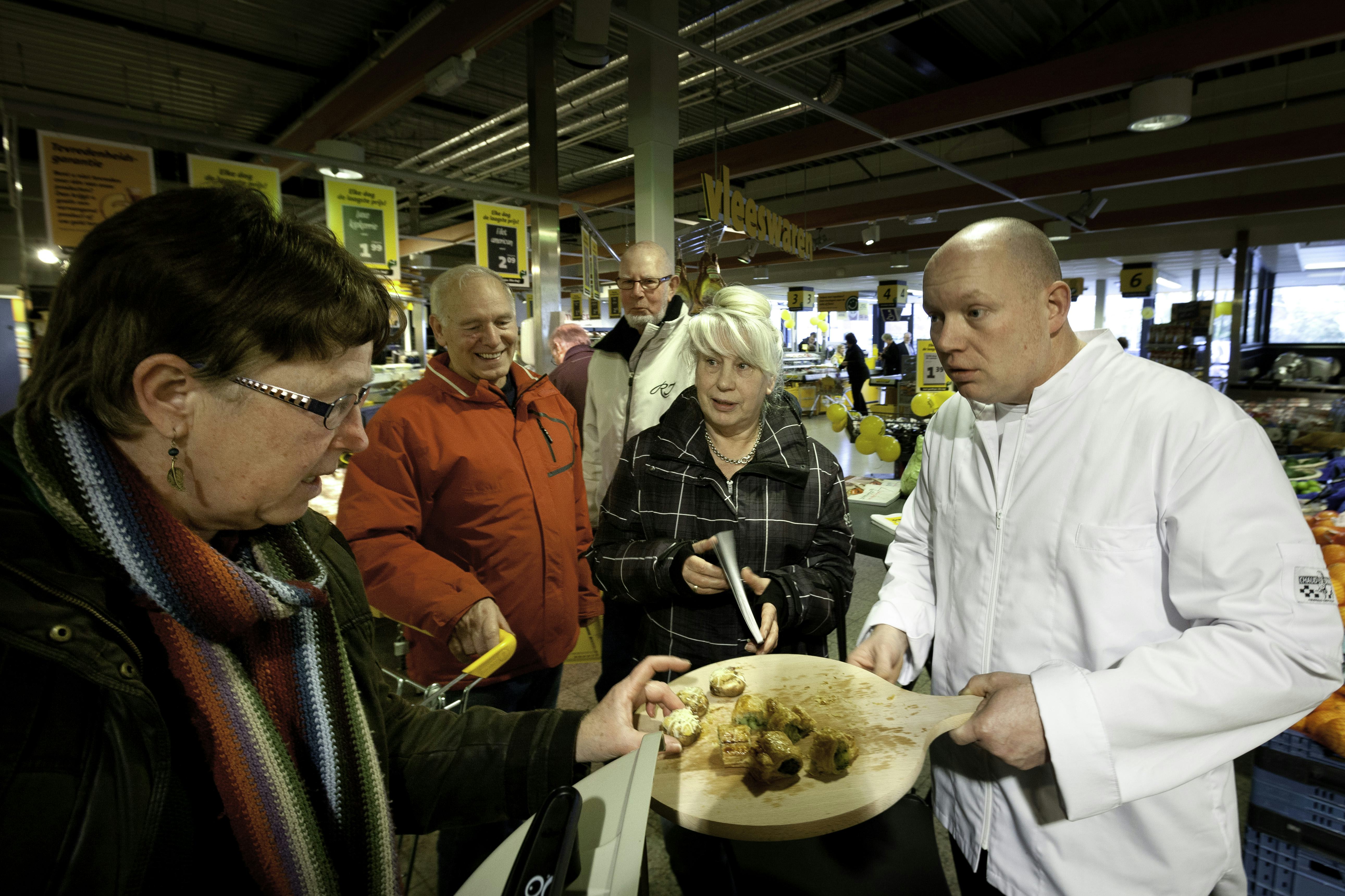 Cafetaria's zouden, net als supermarkten, vaker proeverijen moeten organiseren, adviseert Beckers
foto:Jan Willem van Vliet