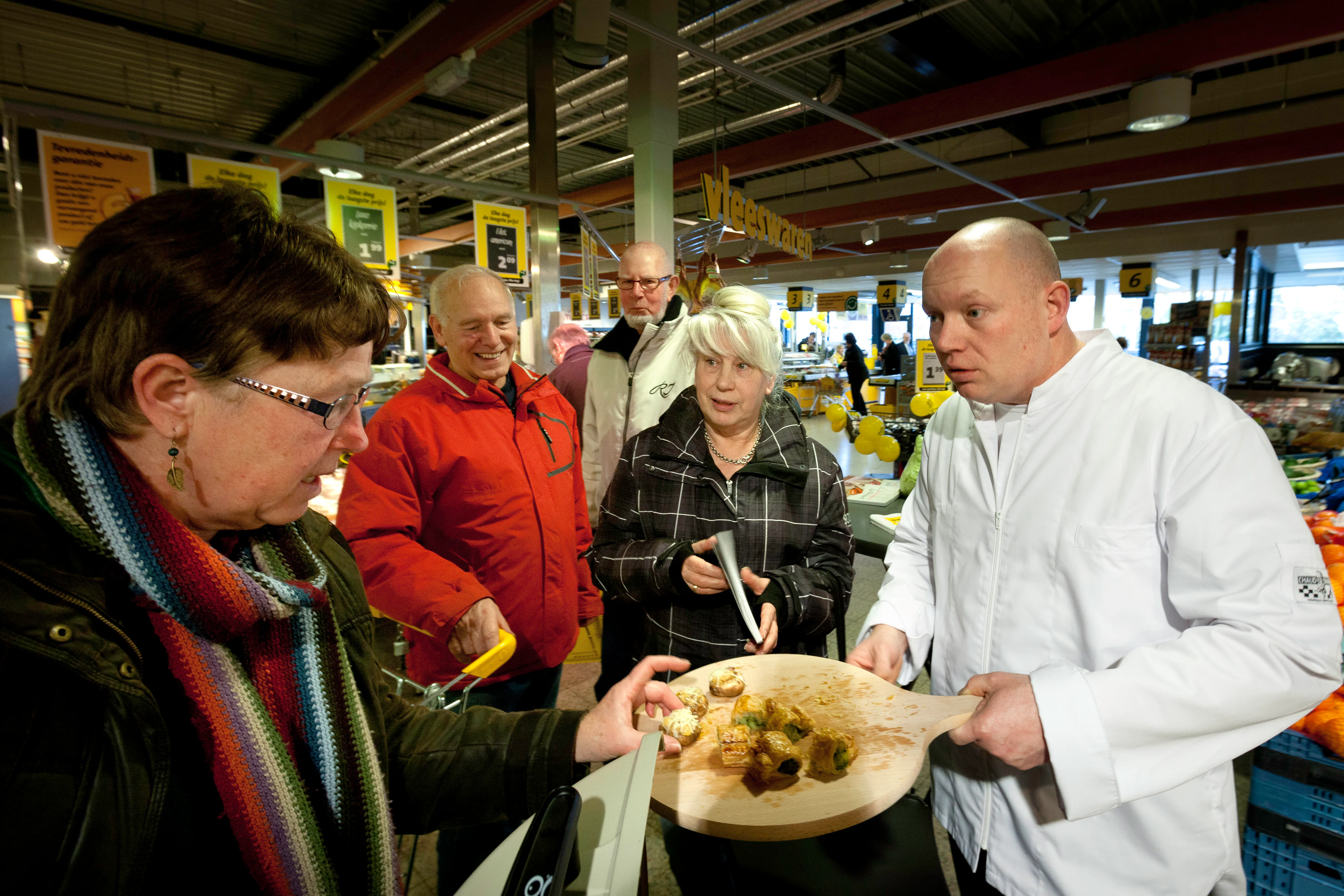 Cafetaria's zouden, net als supermarkten, vaker proeverijen moeten organiseren, adviseert Beckers
foto:Jan Willem van Vliet