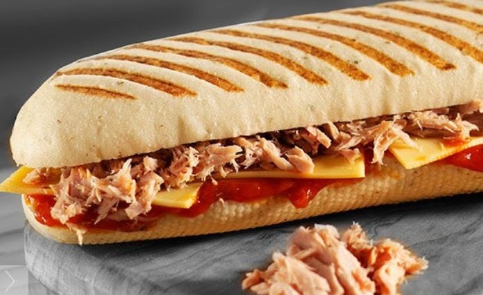 De Panini Pulled Prk kan als volwaardige lunchmaaltijd, maar ook al to go-snack dienen.