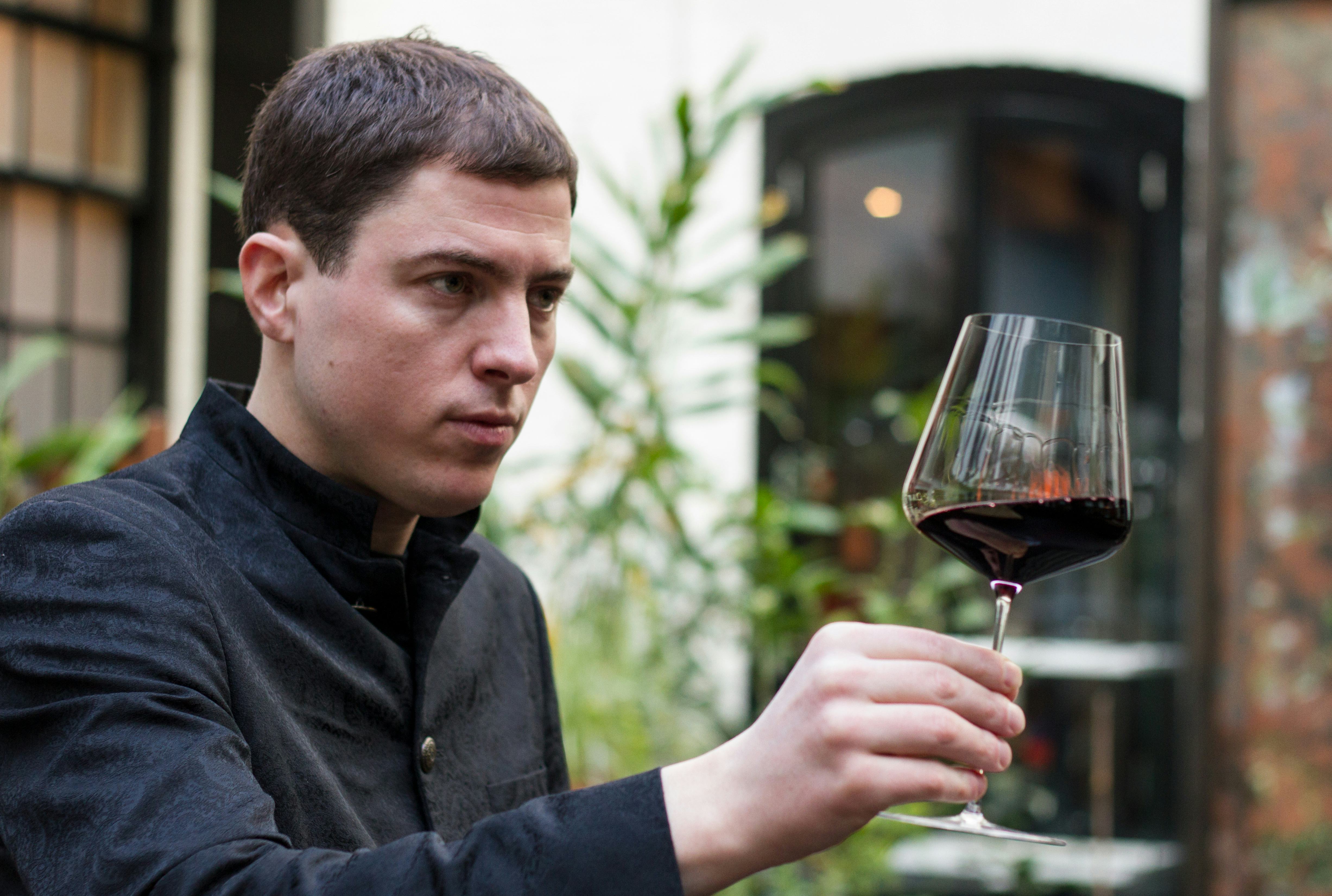 GaultMillau 2018: Talentvol wijn/spijsspecialist Sabas Joosten van De Librije