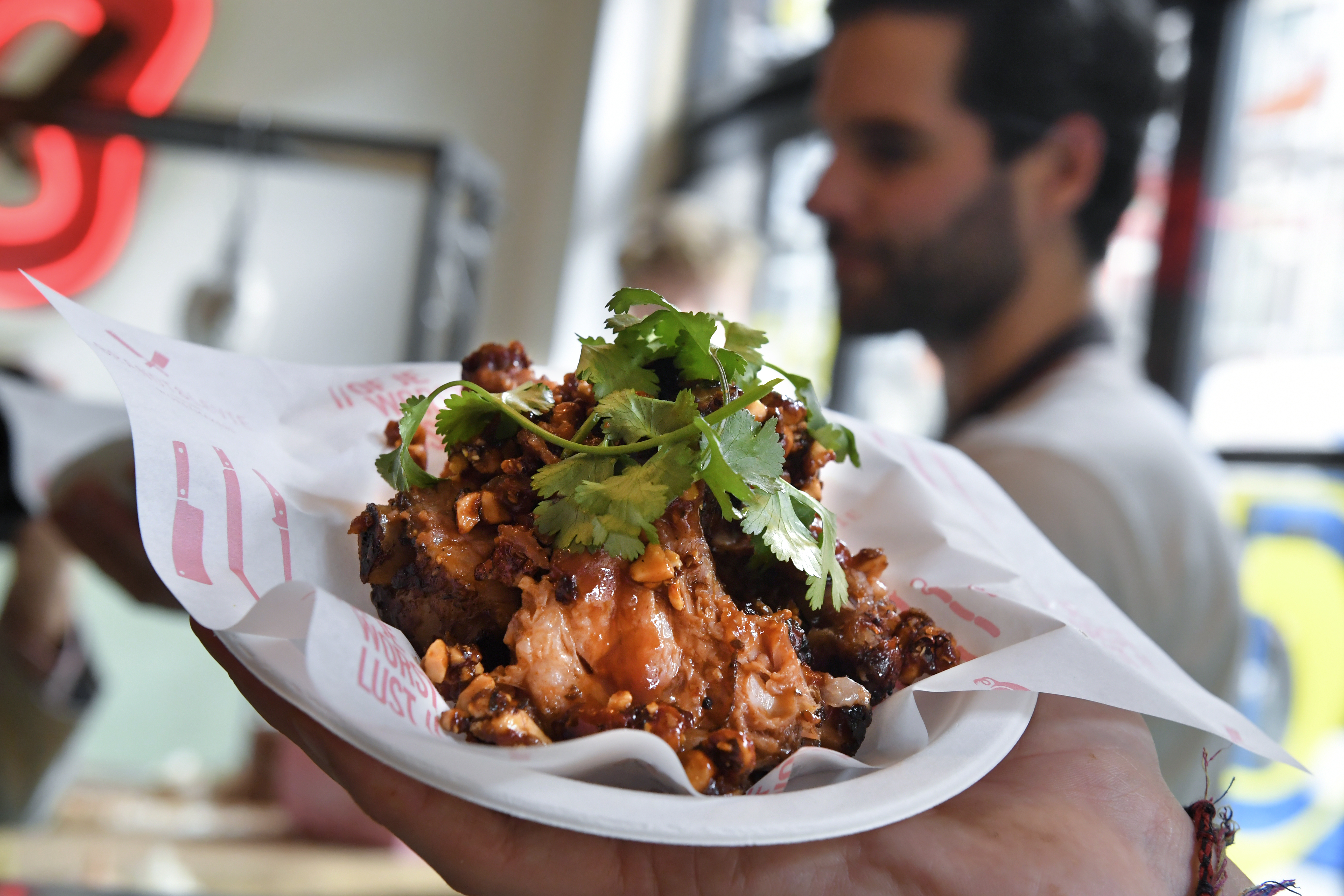 Streetfood in pop-uprestaurants is populair.