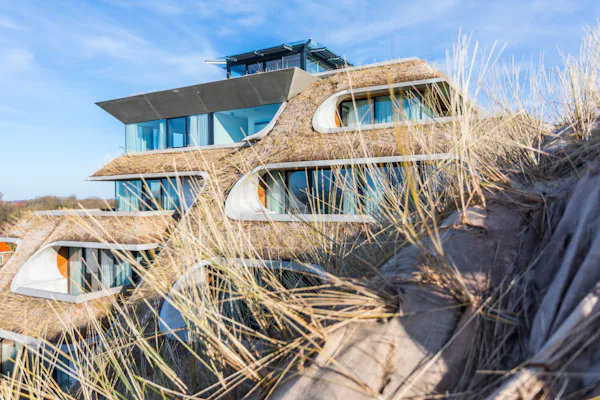 duinhotel-tien-torens-futuristisch-hotel-in-zoutelande