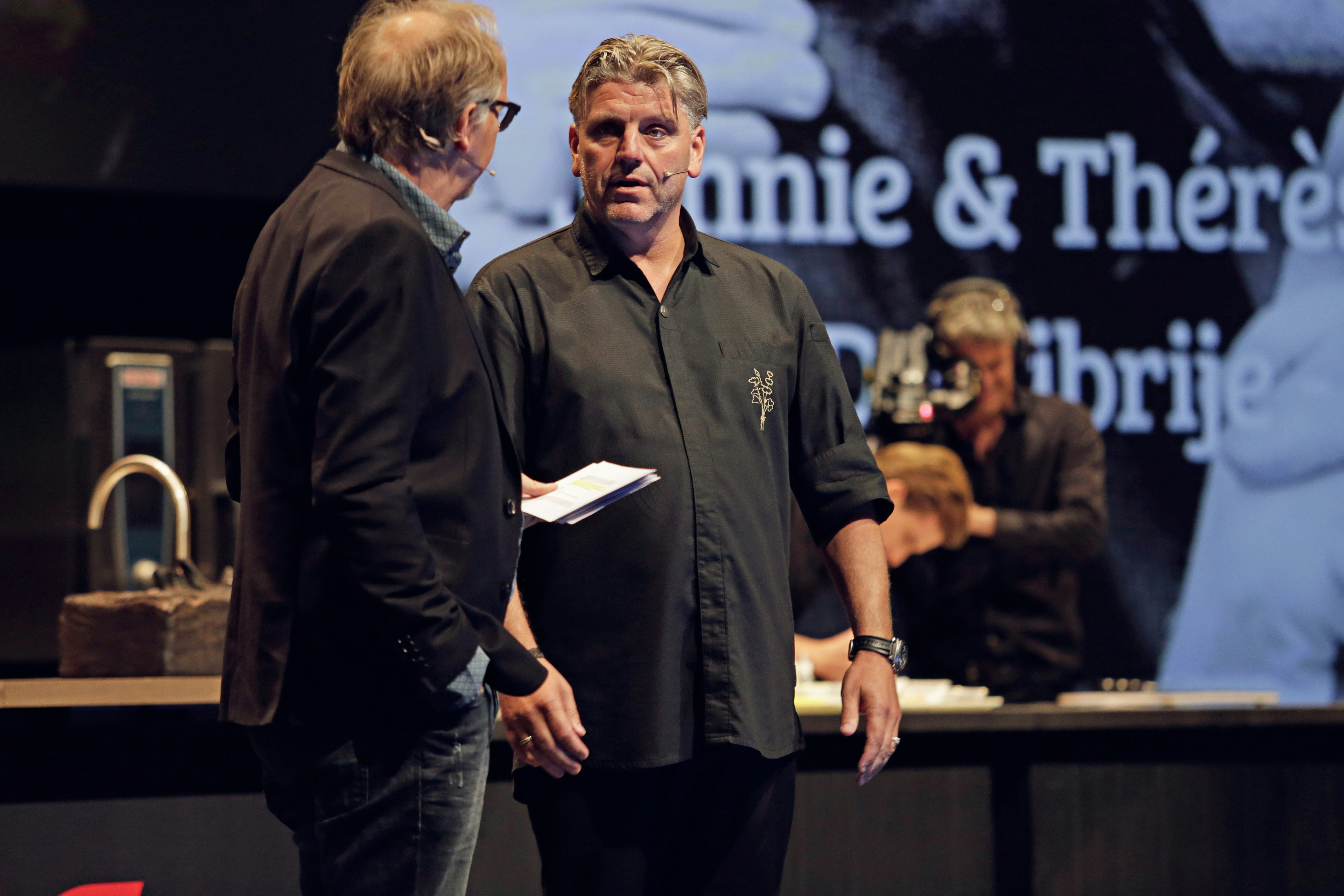 Jonnie Boer op het podium van Chefs Revolution 2016, met Hans Steenbergen.