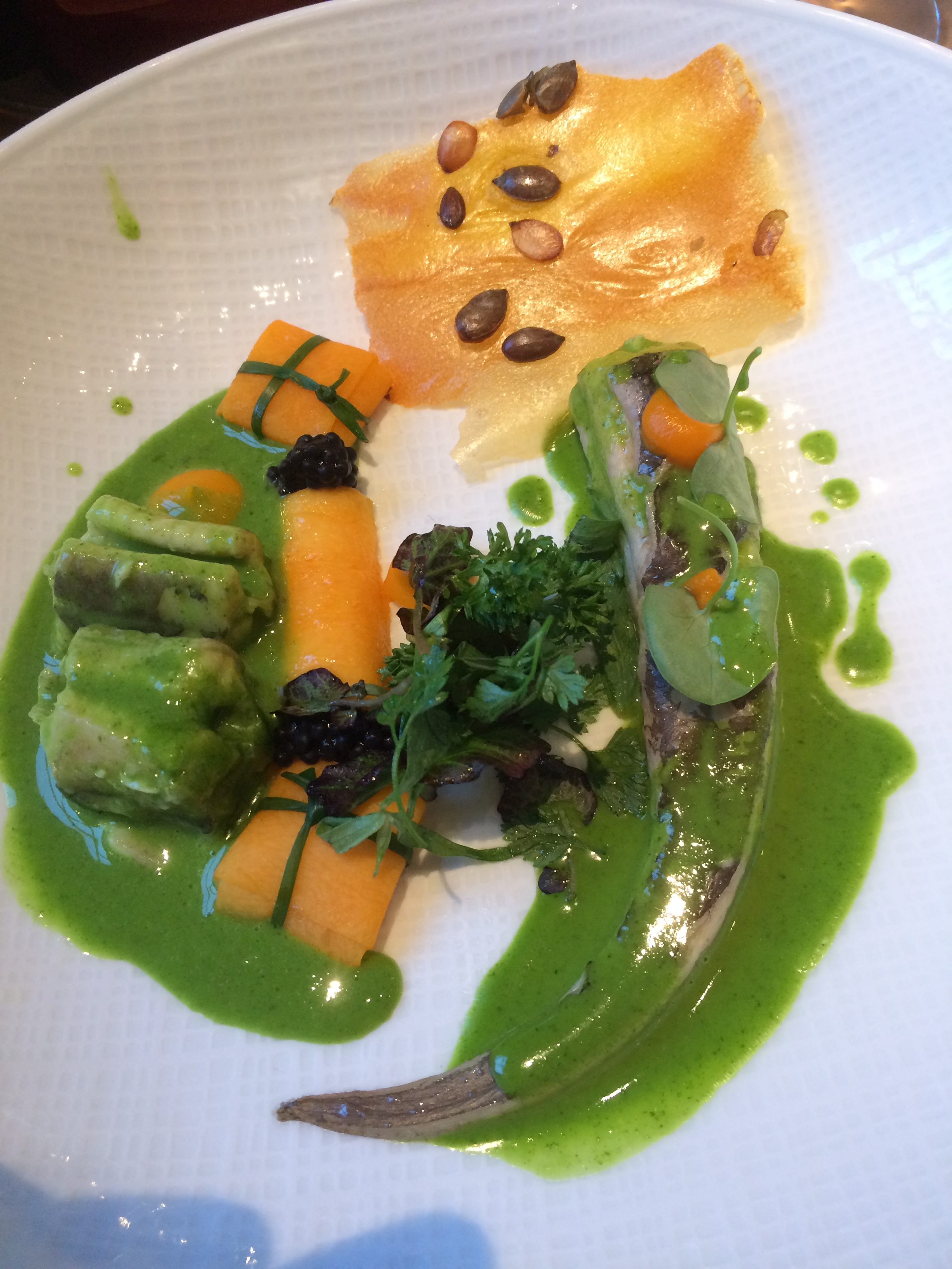 Paling in ’t Groen met structuren van pompoen en haringkuit.
Wijnen: Miguel Torres Santa Digna Gewürztraminer 2016, Valle Central, Chili en Lustau sherry, Manzanilla Papirusa, Spanje 
