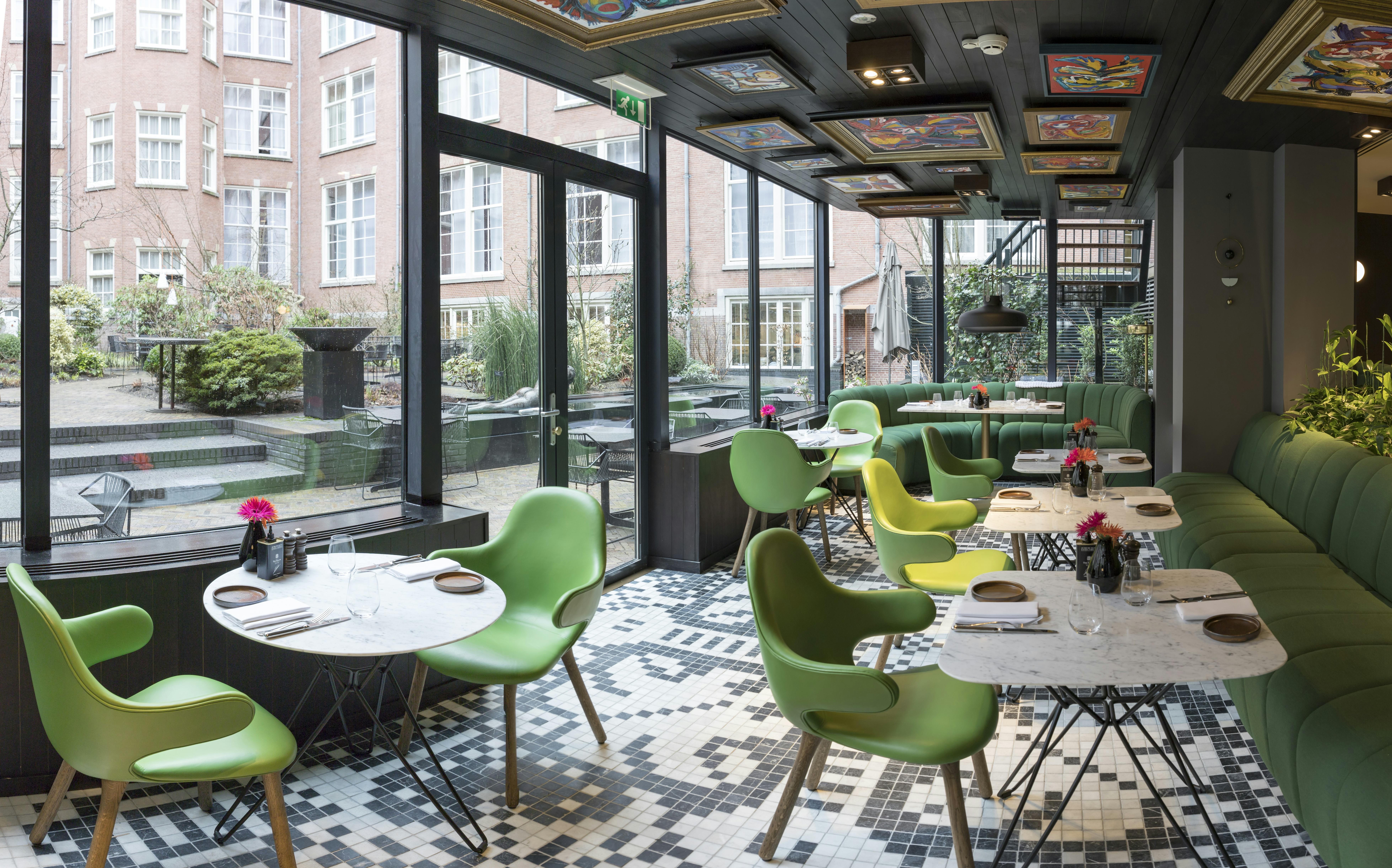 Het vernieuwde interieur van Bridges Dining en Bridges BarBistro is geïspireerd op de binnentuin.