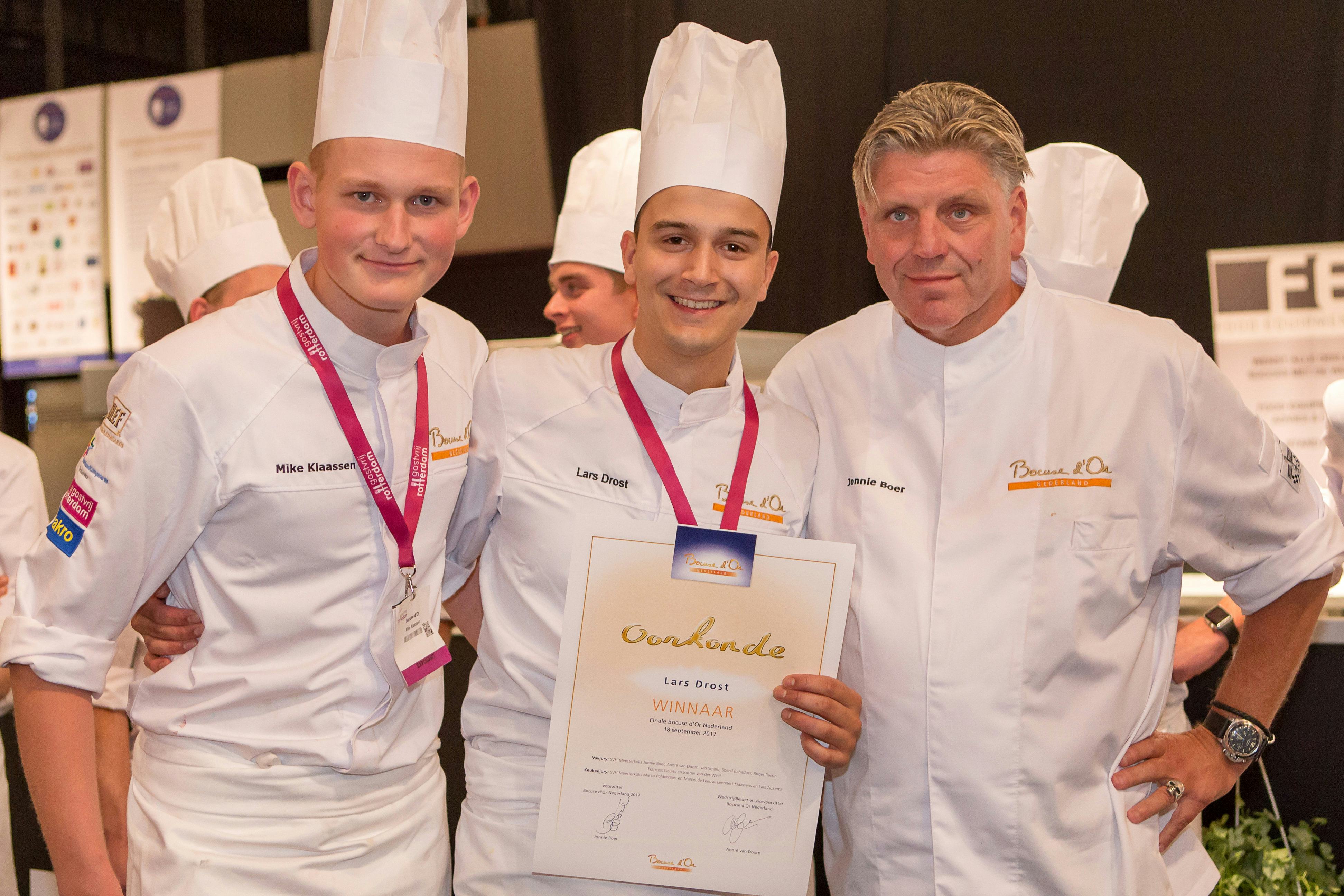 Van links naar rechts: Mike Klaasen (Restaurant Ciel Bleu**, commis), Lars Drost (Restaurant Ciel Bleu**, chef) en Jonnie Boer (De Librije***, voorzitter Bocuse d’Or Nederland).