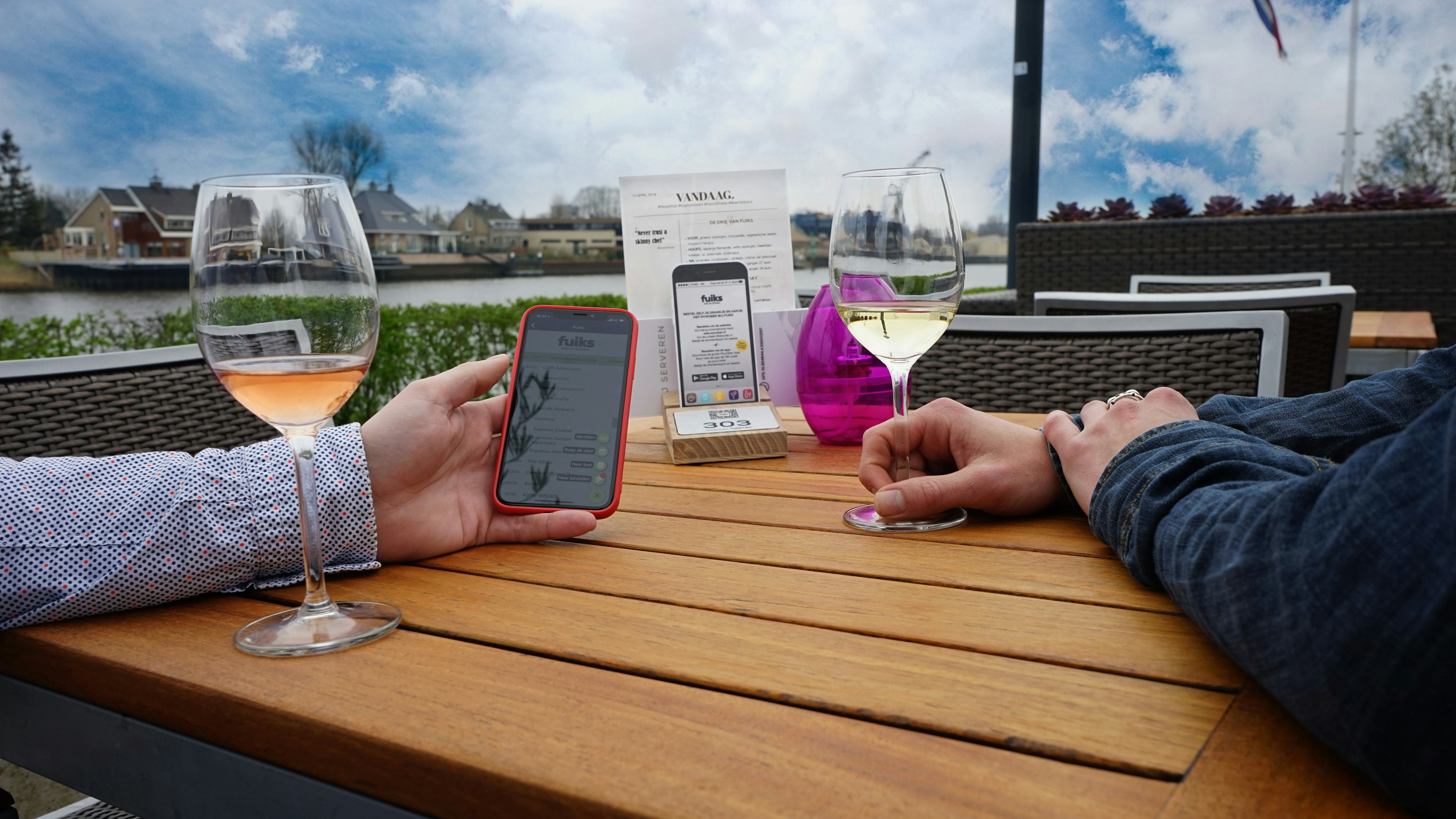 Bestellen via smartphone bij Fuiks eten en drinken in Capelle aan de IJssel.