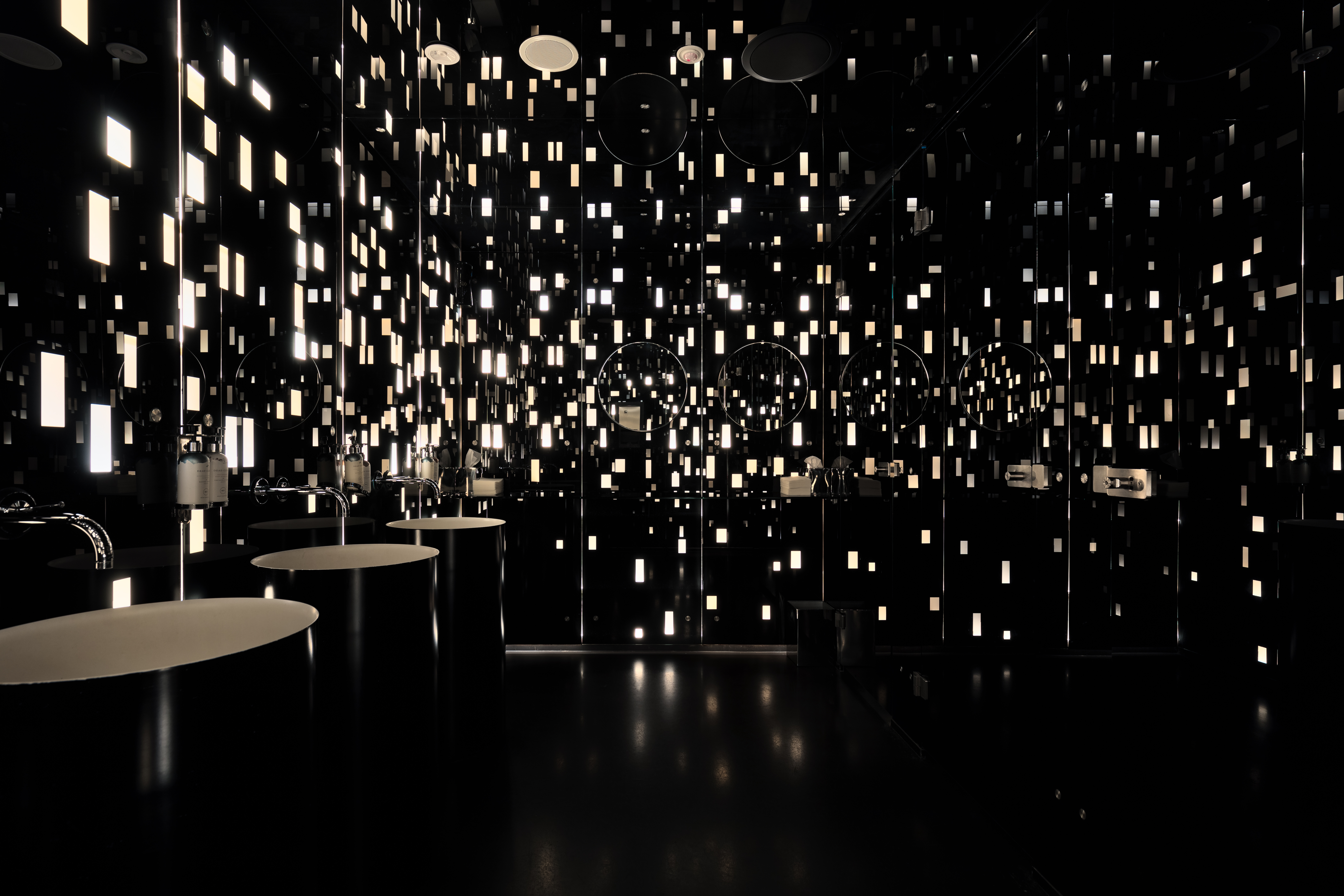 W Amsterdam heeft Het Mooiste Toilet van Nederland. Foto's: 123toilet.nl