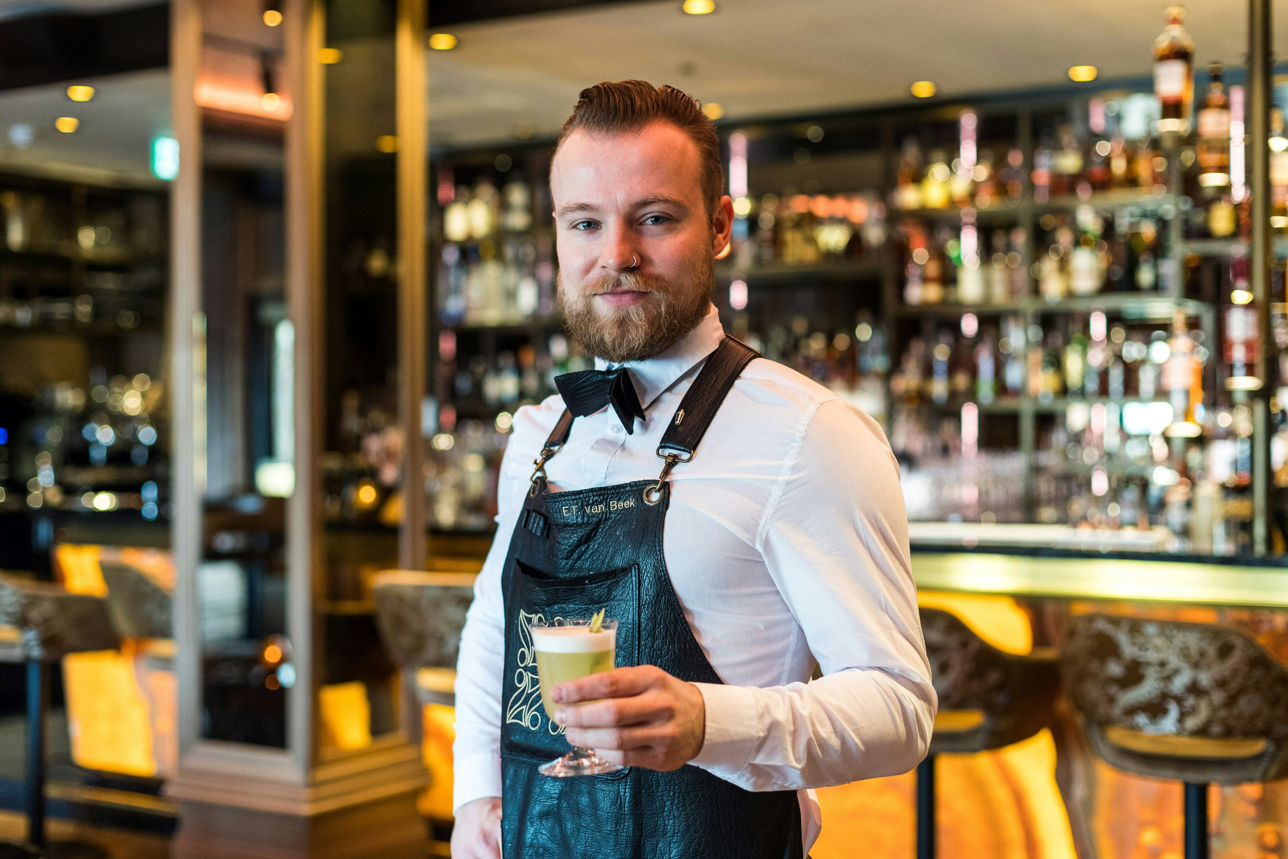 Bartender Eric van Beek van Twenty Seven Hotel.  Foto Diederik van der Laan