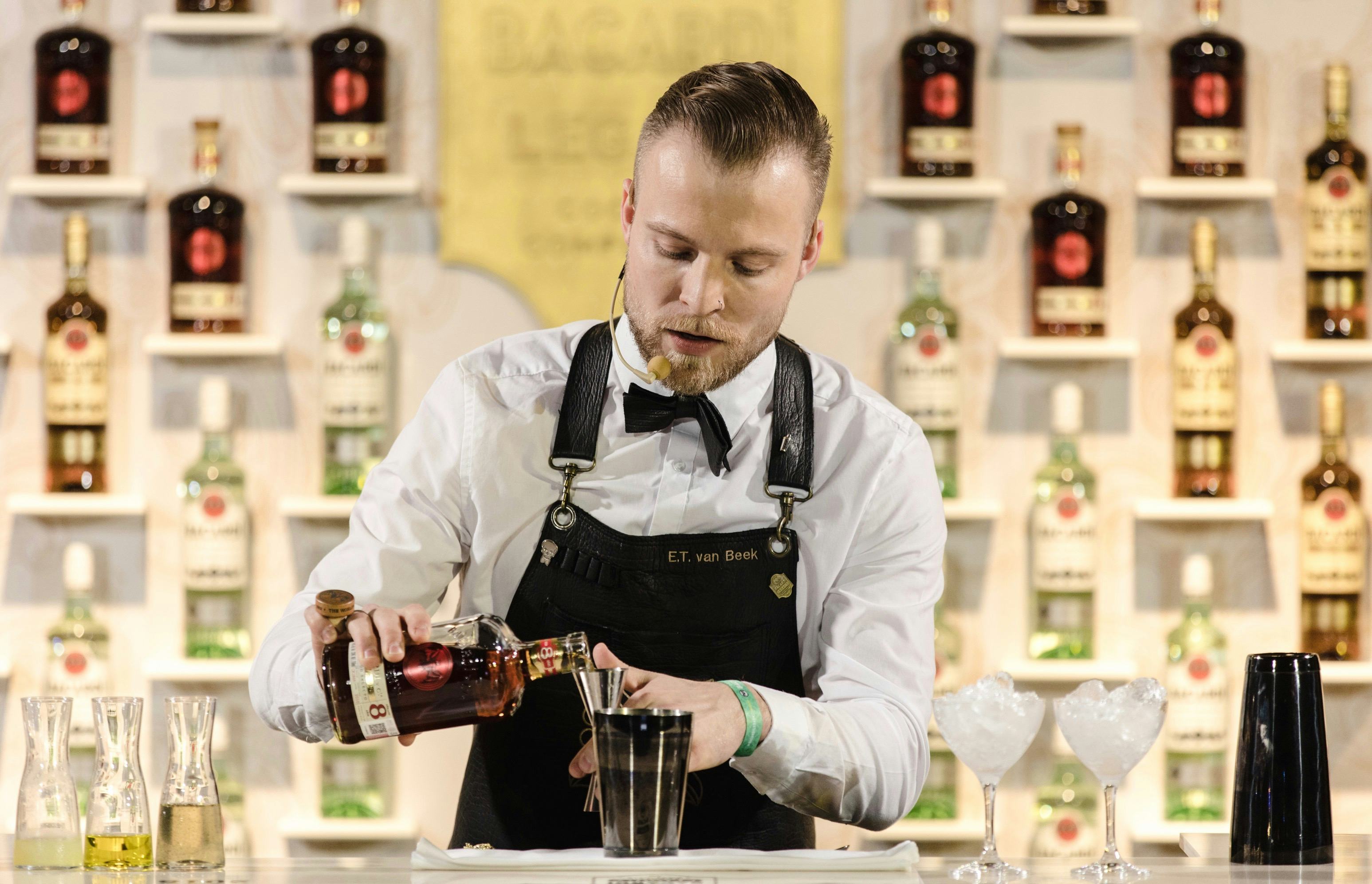 Eric van Beek van Bar TwentySeven wint Bacardi Legacy Cocktail Competitie