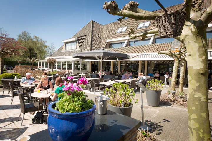 Grondlegger Van der Valk-concern Arie van der Valk (94) overleden