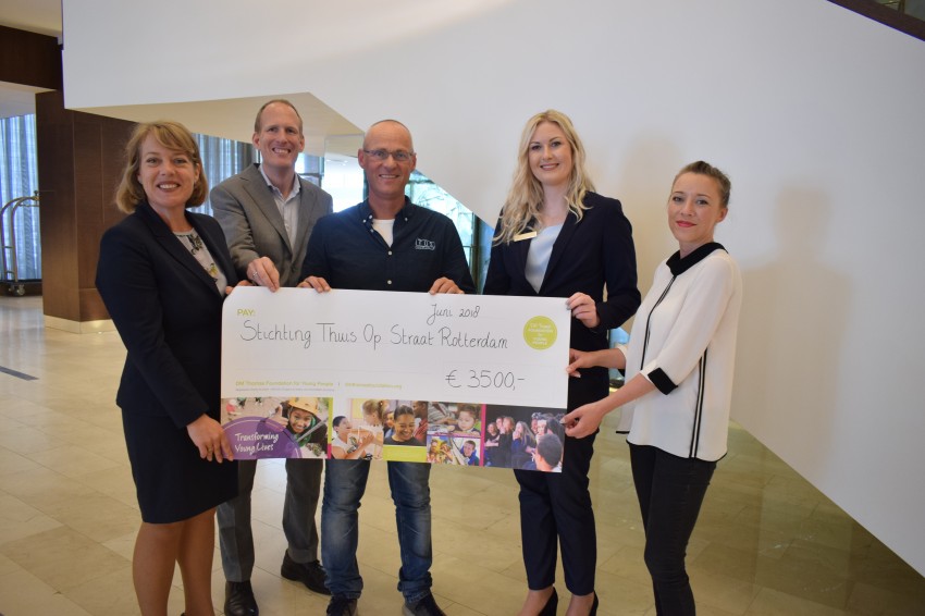 Hilton Rotterdam doneert aan Thuis op Straat