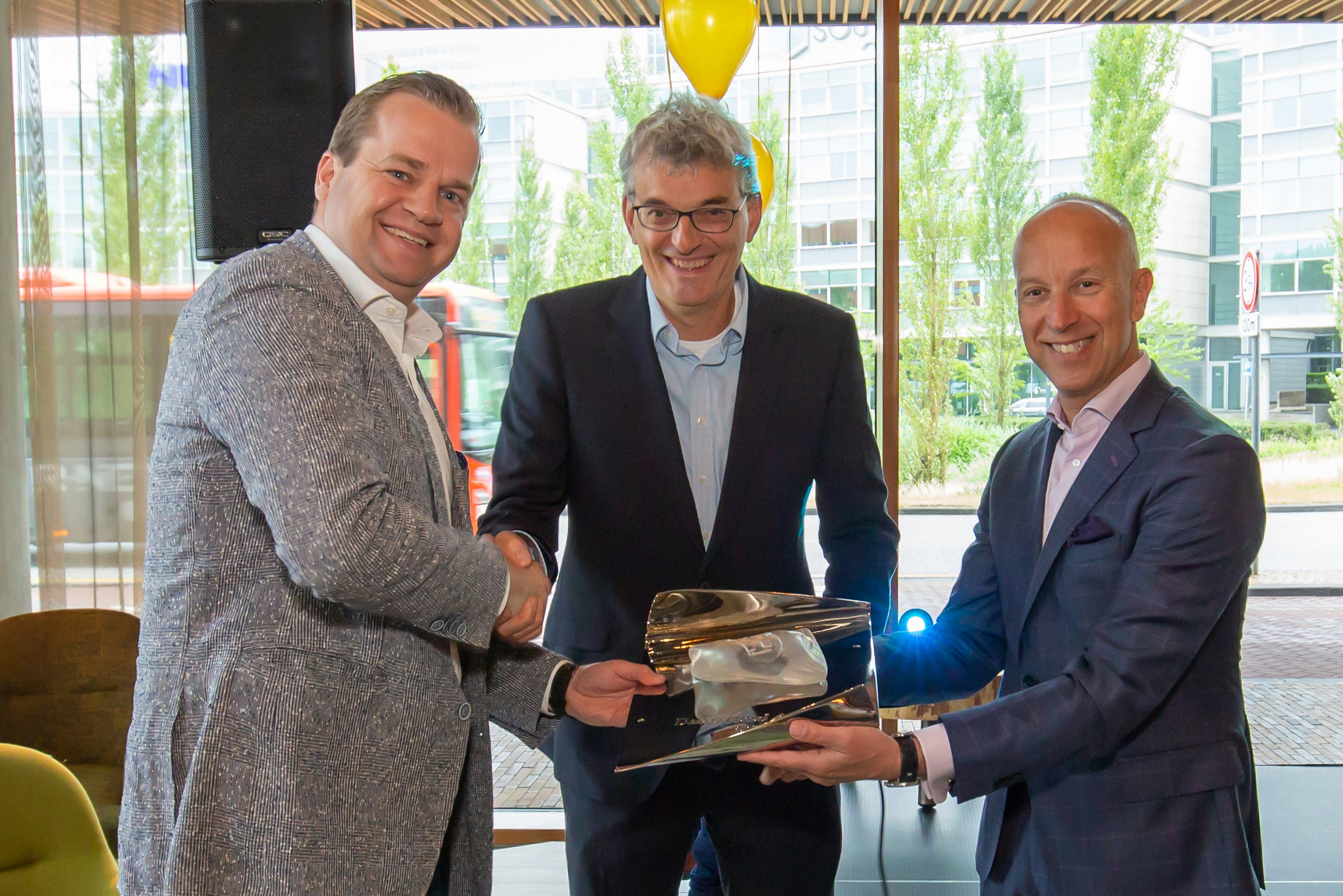 Novotel Schiphol ontvangt Dutch Hotel Award 2018 uit handen jury