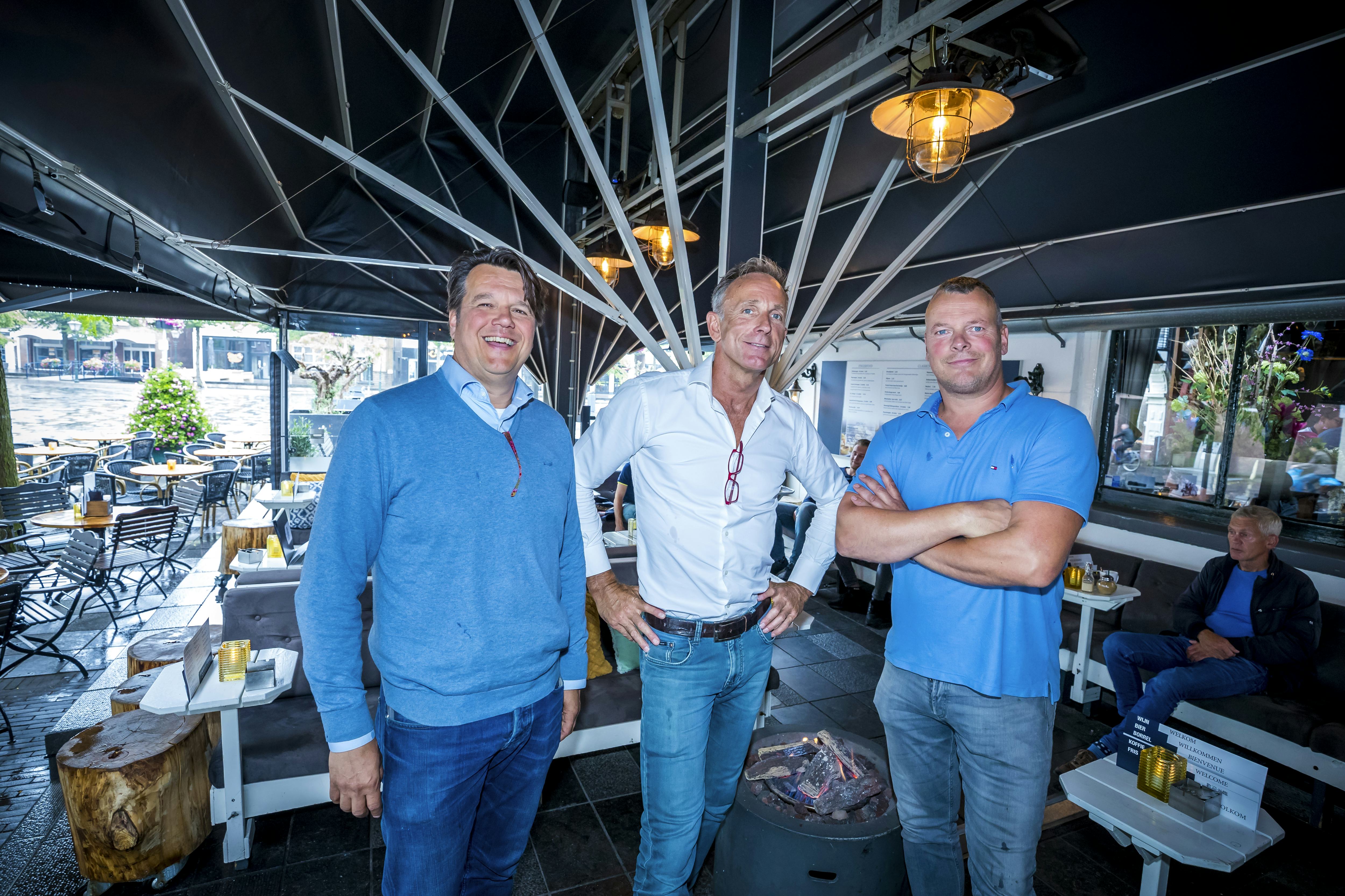 Geert Bosman, geflankeerd door toenmalige compagnons Eric Kuindersma (l) en Luberto Agricola.
Foto: Marcel van Hoorn.