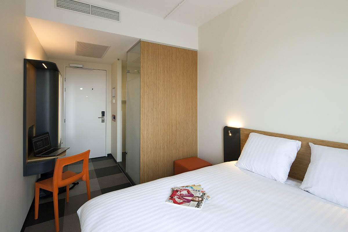 Zaandam, EasyHotel Saentoren