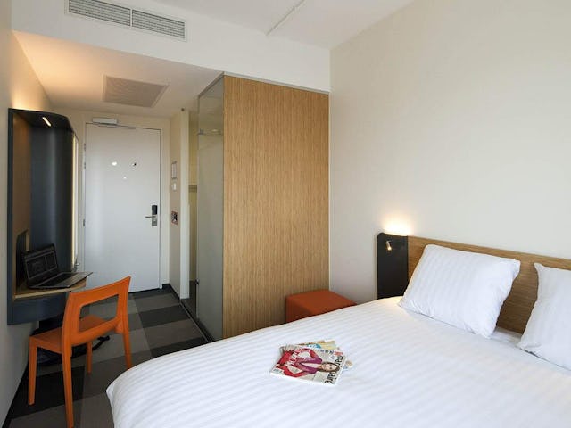 Zaandam, EasyHotel Saentoren