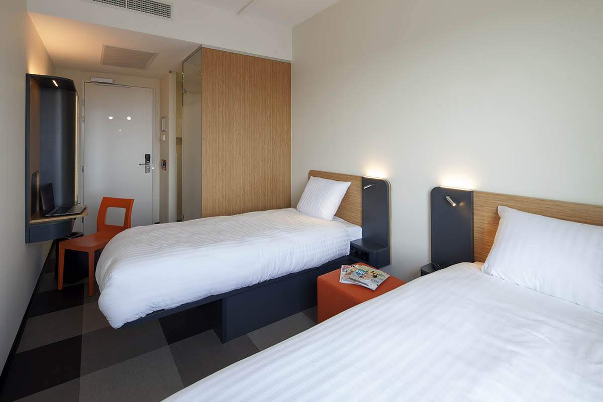 Zaandam, EasyHotel Saentoren