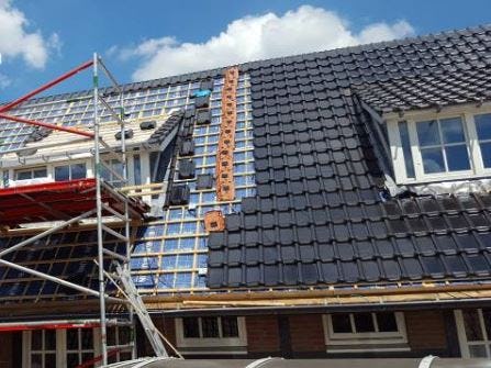 Hotel de Bloemenbeek: dakpannen met zonnecellen