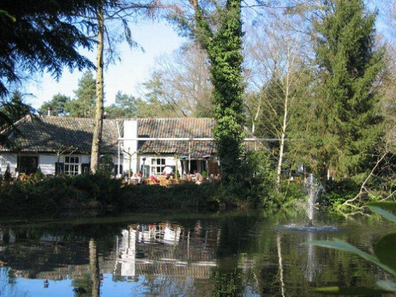 Dick en Laetitia van Ostaden van oud Terras Top 100-winnaar Boshuys Hermitage dragen stokje over