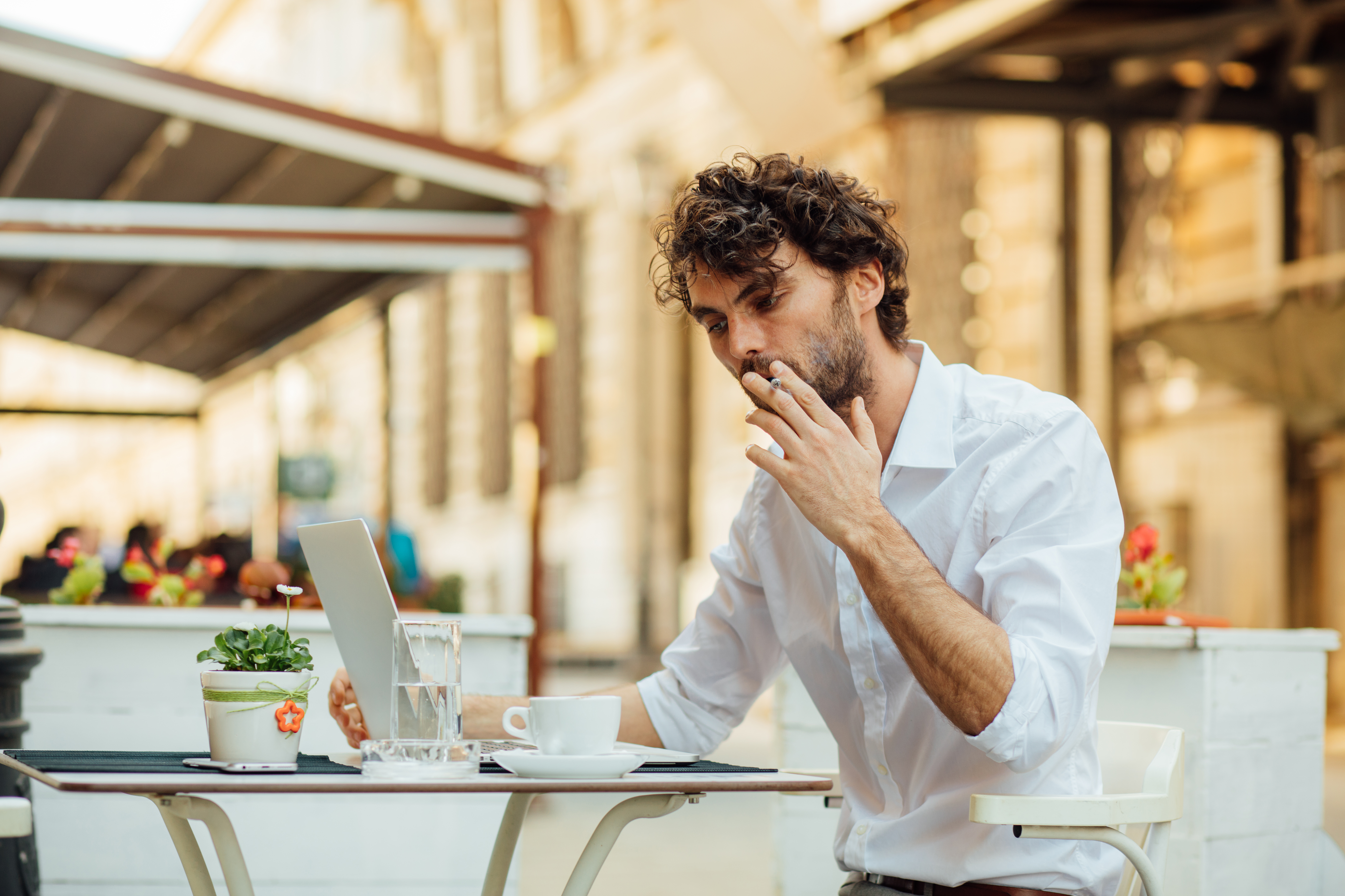 Clean Air Nederland: '28 van de in totaal 20.000 terrassen nu deels rookvrij'