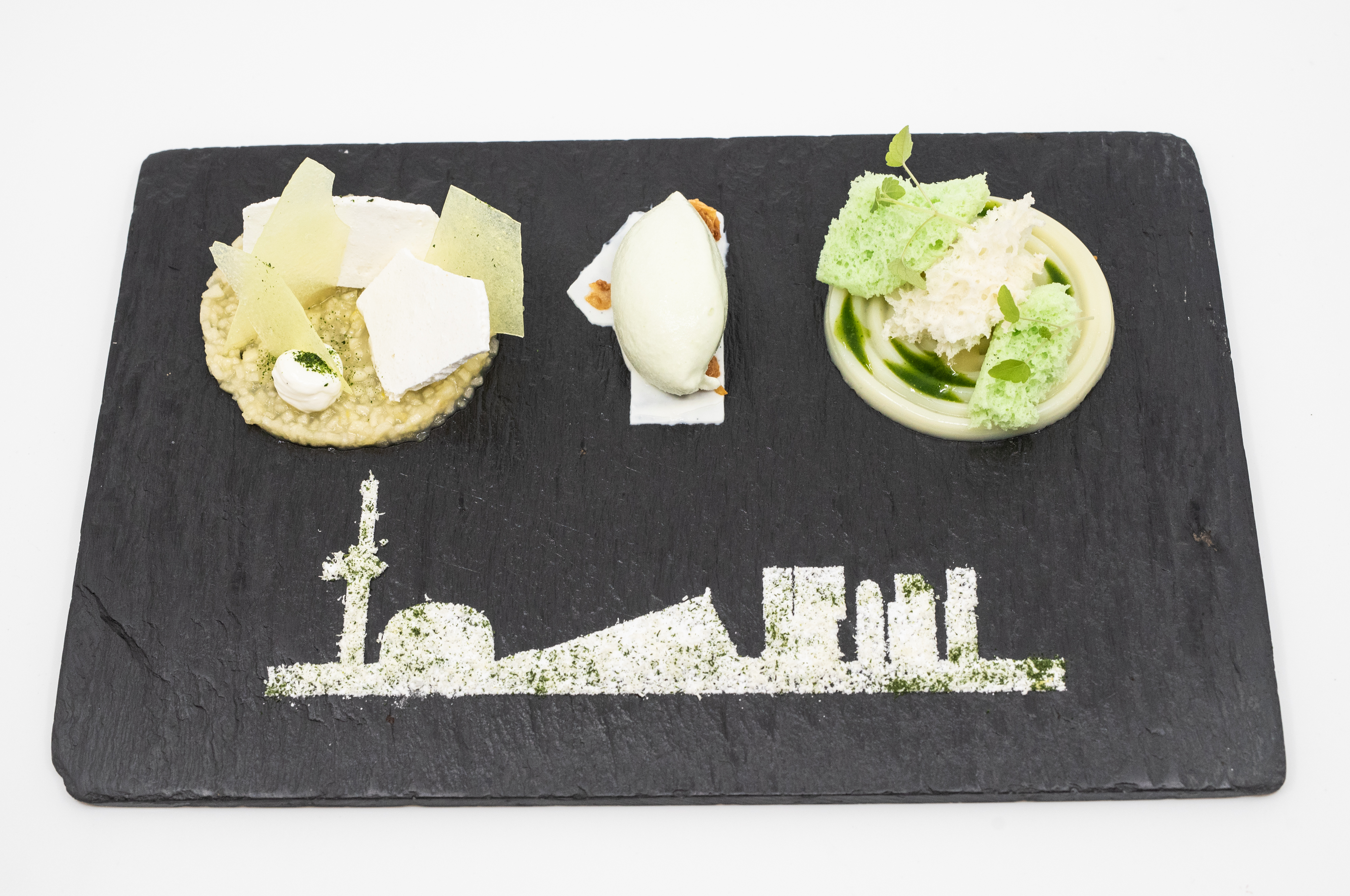 Dessert met de Rotterdamse skyline