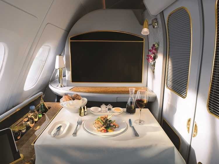 Emirates biedt passagier kijkje achter de schermen bij catering