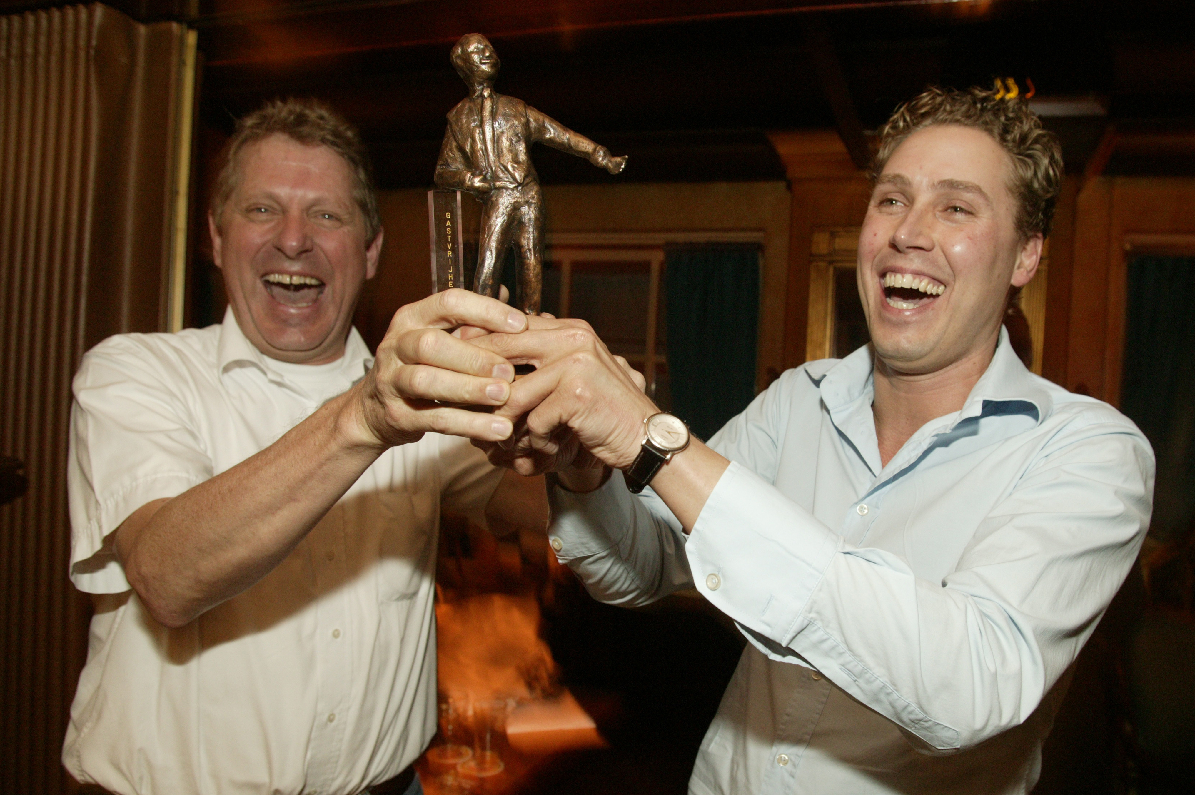 Winnaar Café Top 100 2006. Café Nobel op Ameland. Willem en Barend Nobel.Uitreiking van het Gastvrijheidsbeeld.
