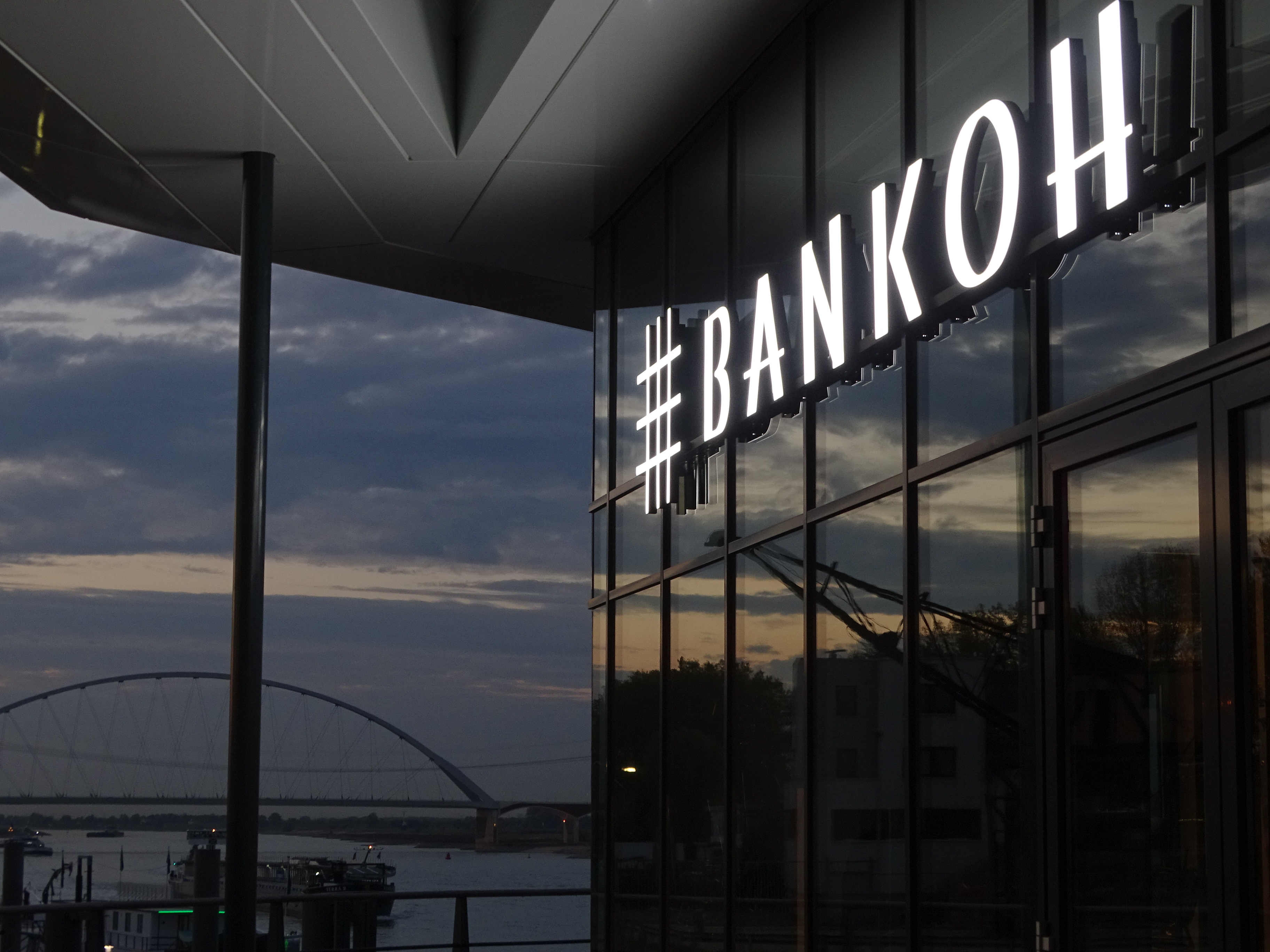 Bistrobar Bankoh opent onder toeziend oog van Ron Blaauw