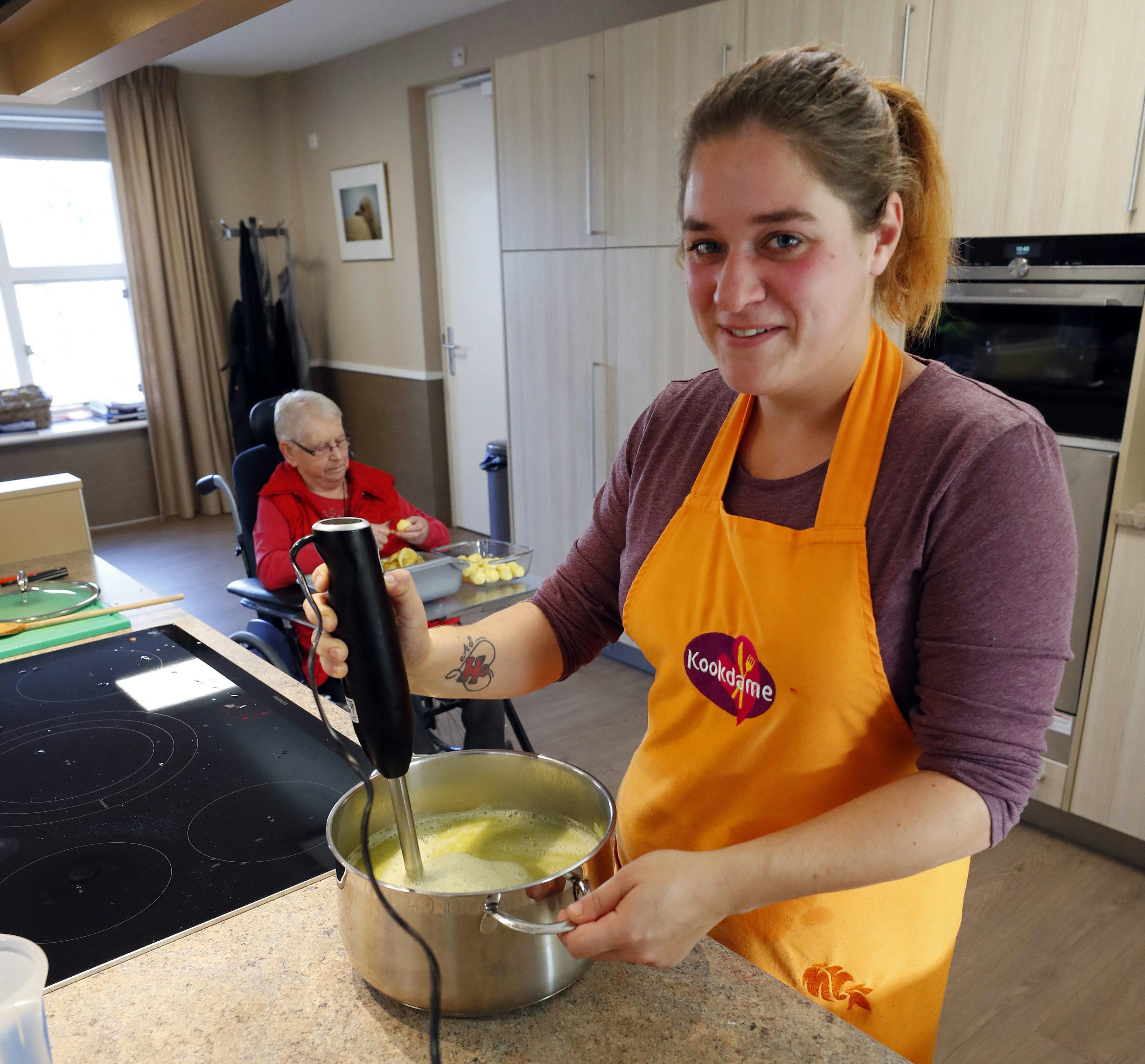 De Kookdame van cateraar Albron. Foto: Bert Jansen.
