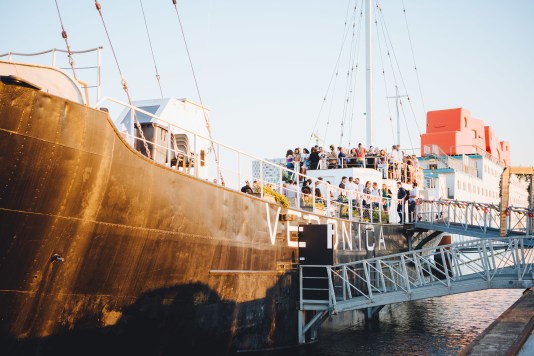 Restaurant opent in Veronicaschip aan de NDSM-werf