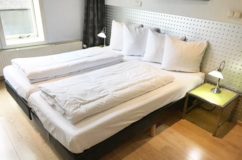 The Bridge hotel in Amsterdam sluit deuren: inboedel geveild