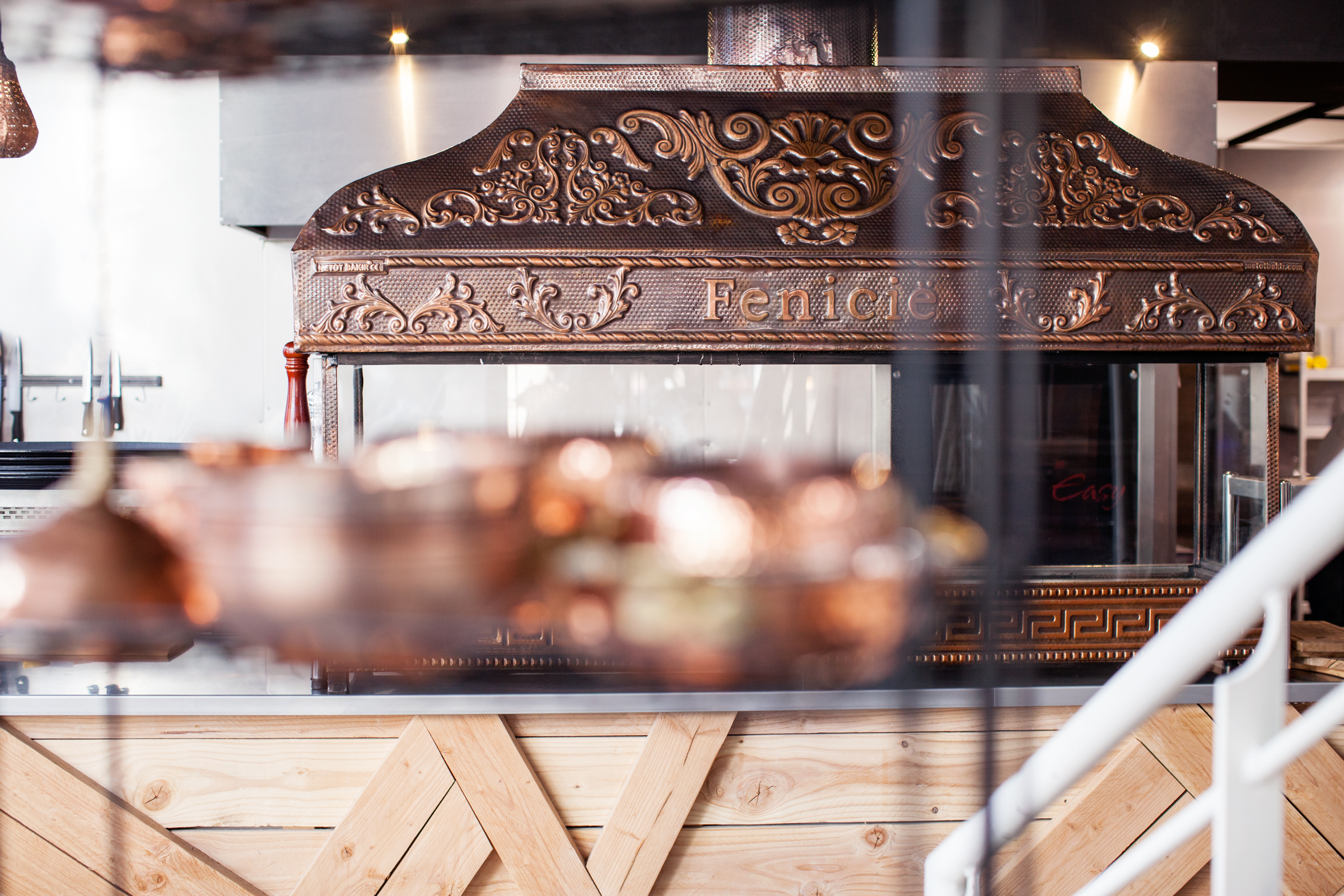 Fenicie en Burgerfabriek openen in voormalig pand Gastrobar Paris van Ron Blaauw