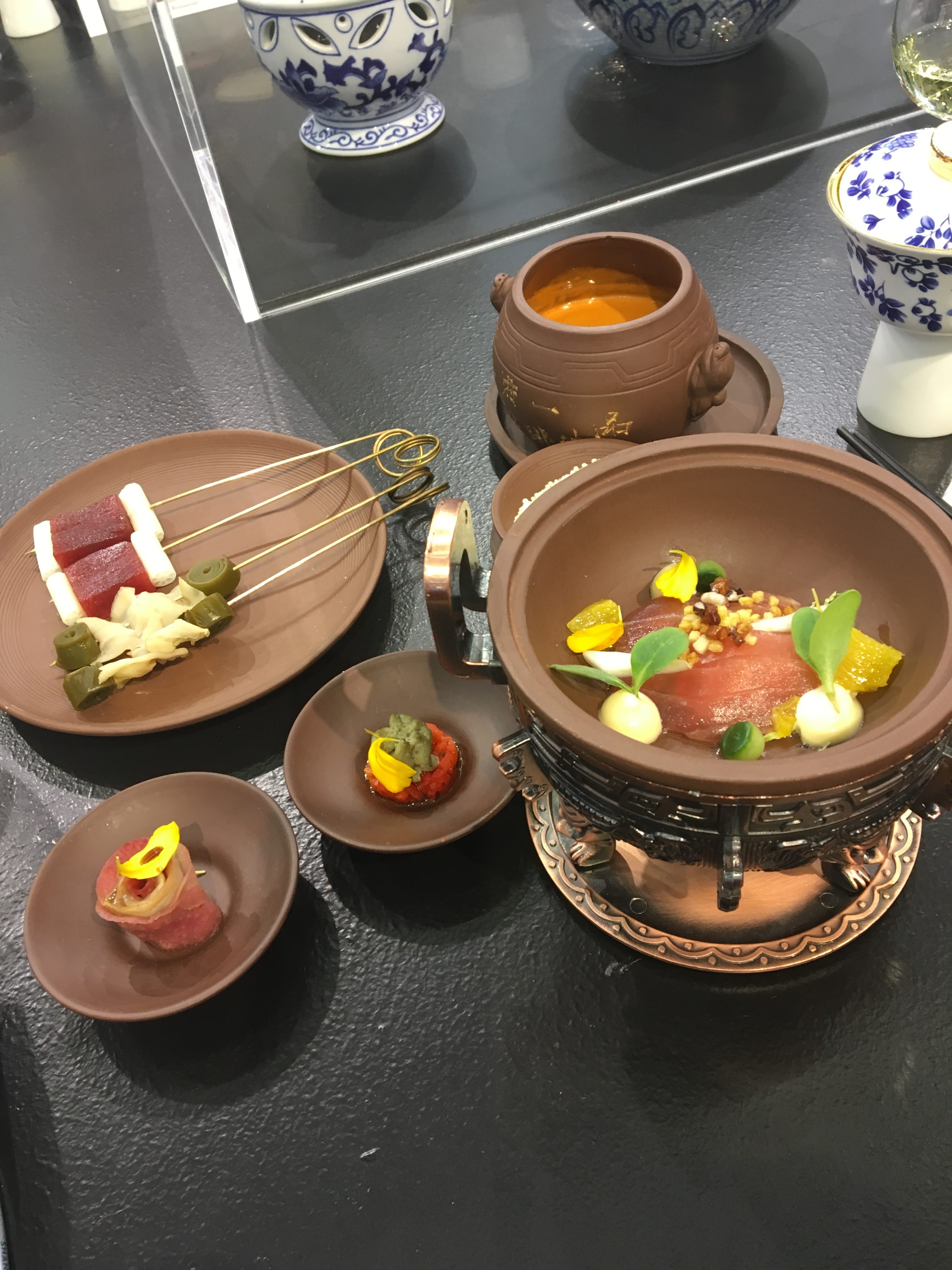 Chapter 1: Uit Sichuan regio: Zen Life
Geelvintonijn Buikje, Duizendjarig Ei, Zeekwal, Zwanenhalsmossel