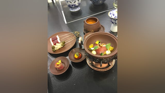 Chapter 1: Uit Sichuan regio: Zen Life
Geelvintonijn Buikje, Duizendjarig Ei, Zeekwal, Zwanenhalsmossel