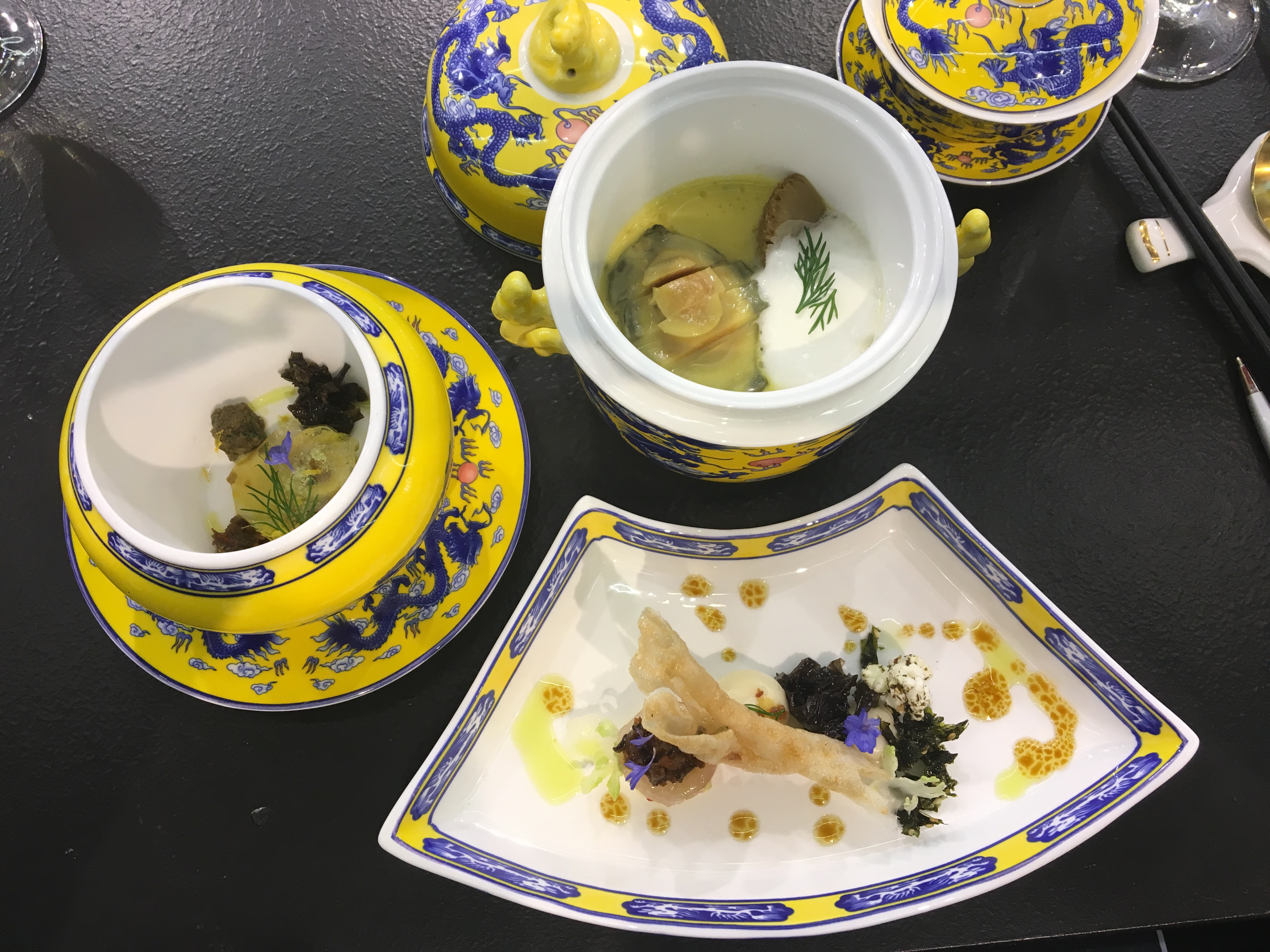 Chapter 3: Beijing regio: Emperor of China
Abalone, Pruikzwam, Beijing Gele Kip, Chinese Zeemos