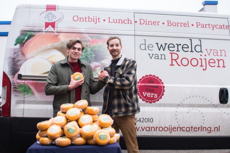 Van Rooijen Catering doneert aan Voedselbank