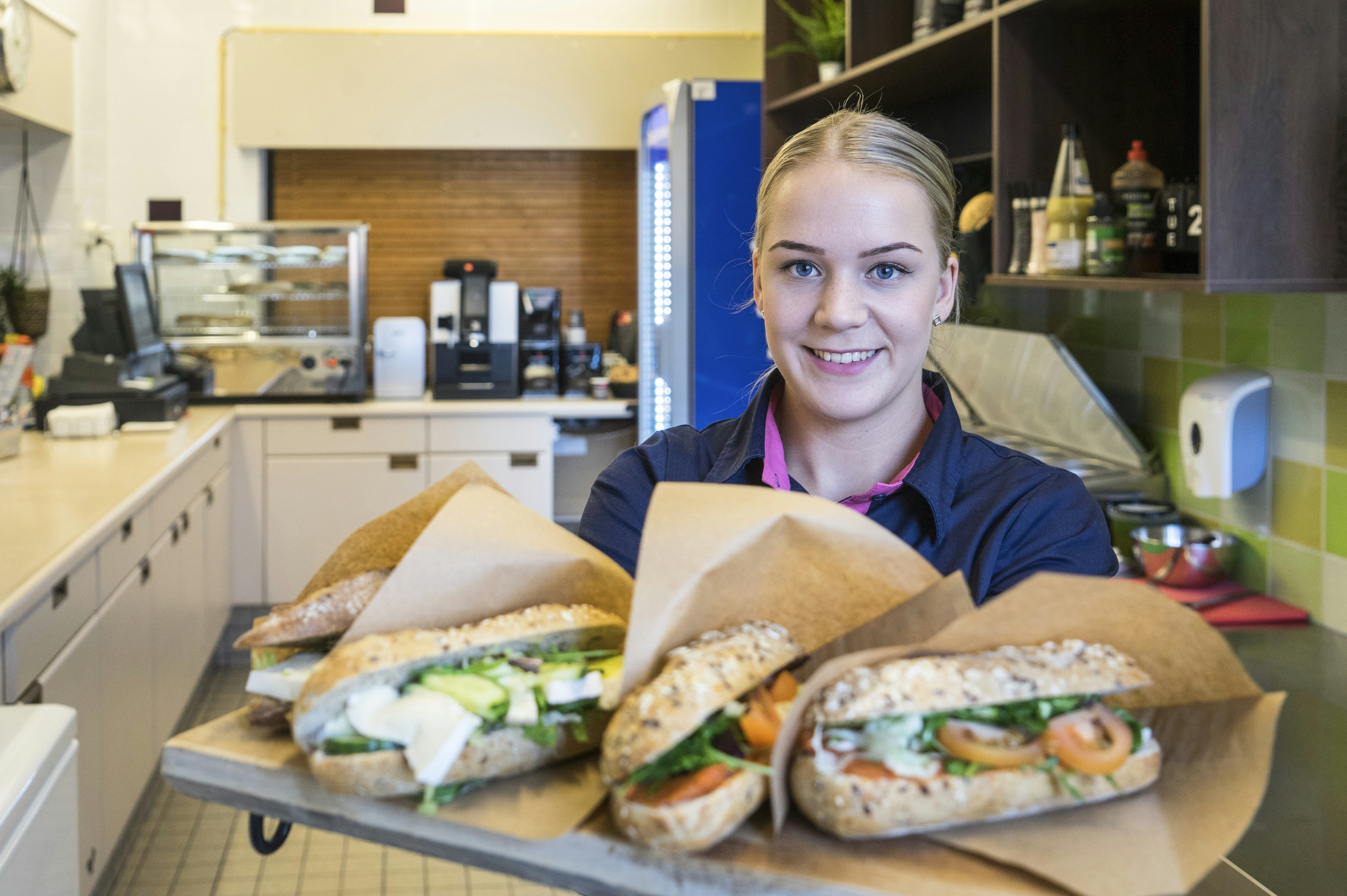 De aula van havo-vwo De Lindenborg in Leek is sinds kort het domein van schoolcateraar Naomi
Jansen. (Foto: Jan Willem van Vliet)