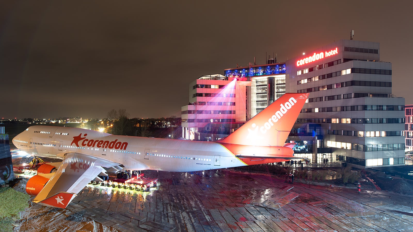 Boeing 747 als attractie 'geland' in tuin Corendon Village hotel