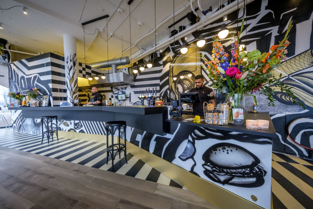 Diego's: hamburgers, kaasdip en Rotterdamse graffiti