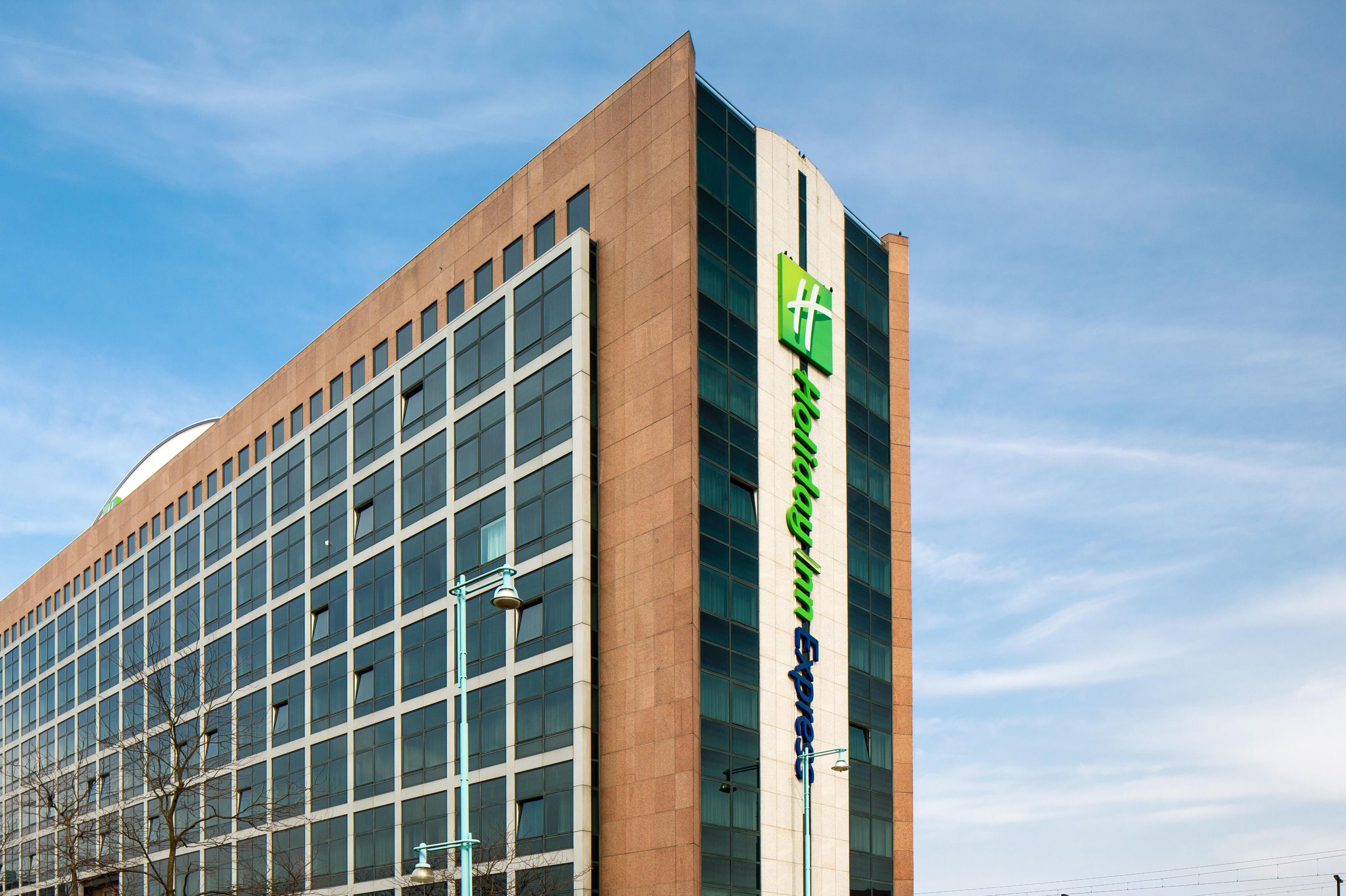 Vastgoed Holiday Inn Express Sloterdijk verkocht voor €43 miljoen