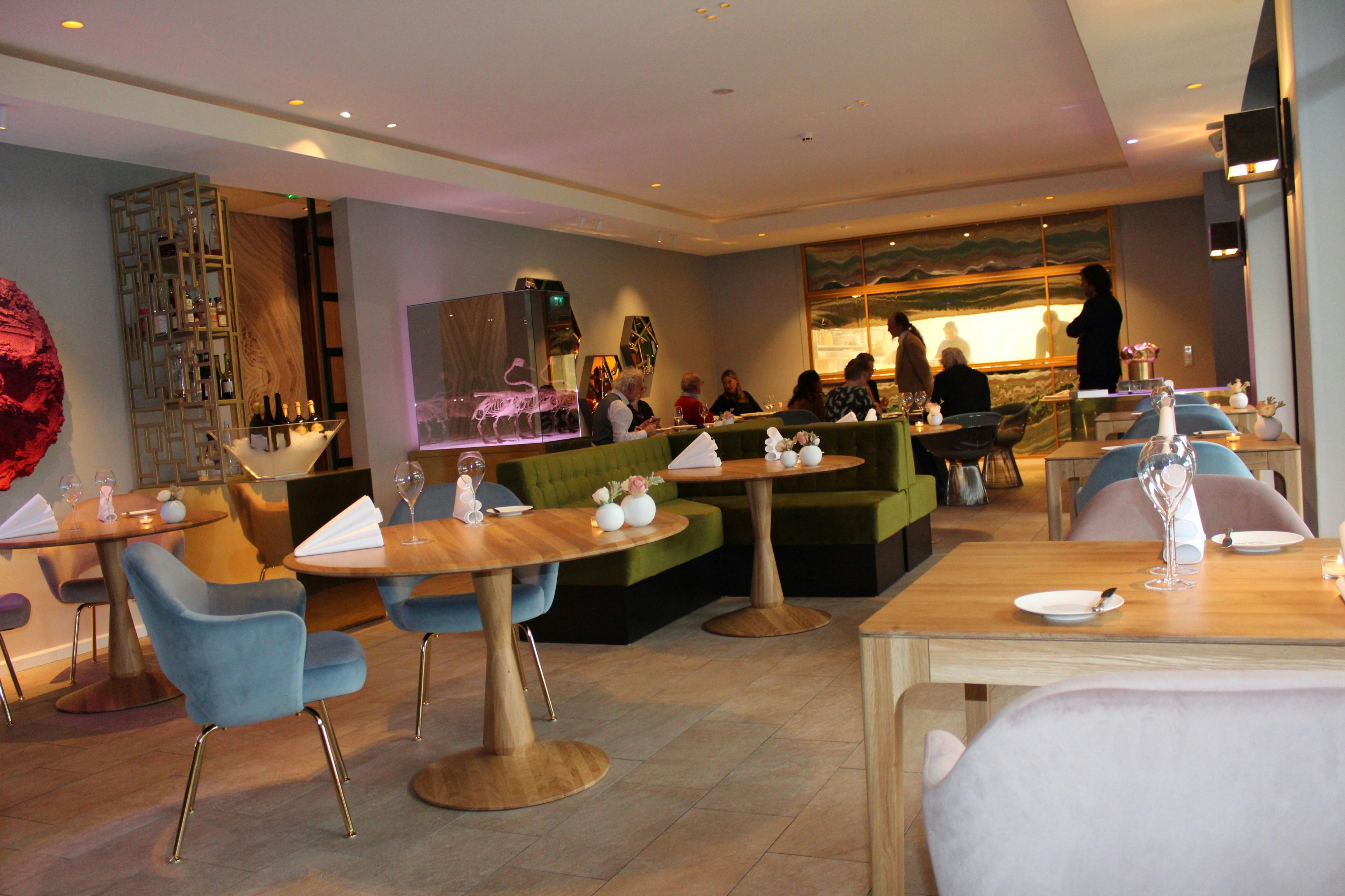 Sterrestaurant Merlet: nieuw interieur met opvallend zandkunstwerk