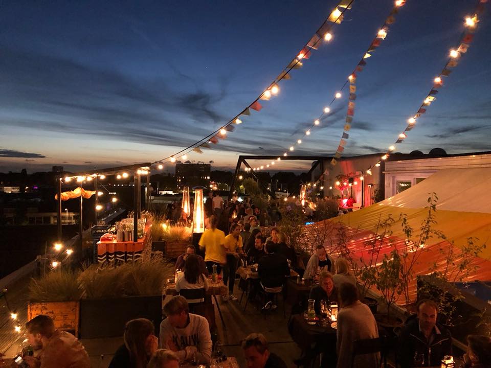 Restaurant Daalder de lucht in met Groovy Tables