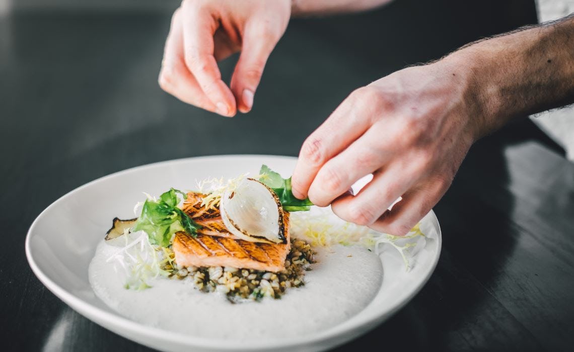 Bijna kwart restaurants neemt maatregelen vanwege kokstekort