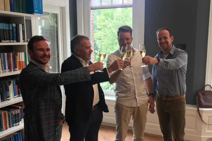 Een toost op de samenwerking tussen Horeko en investeringsmaatschappij CNBB Venture Partners.