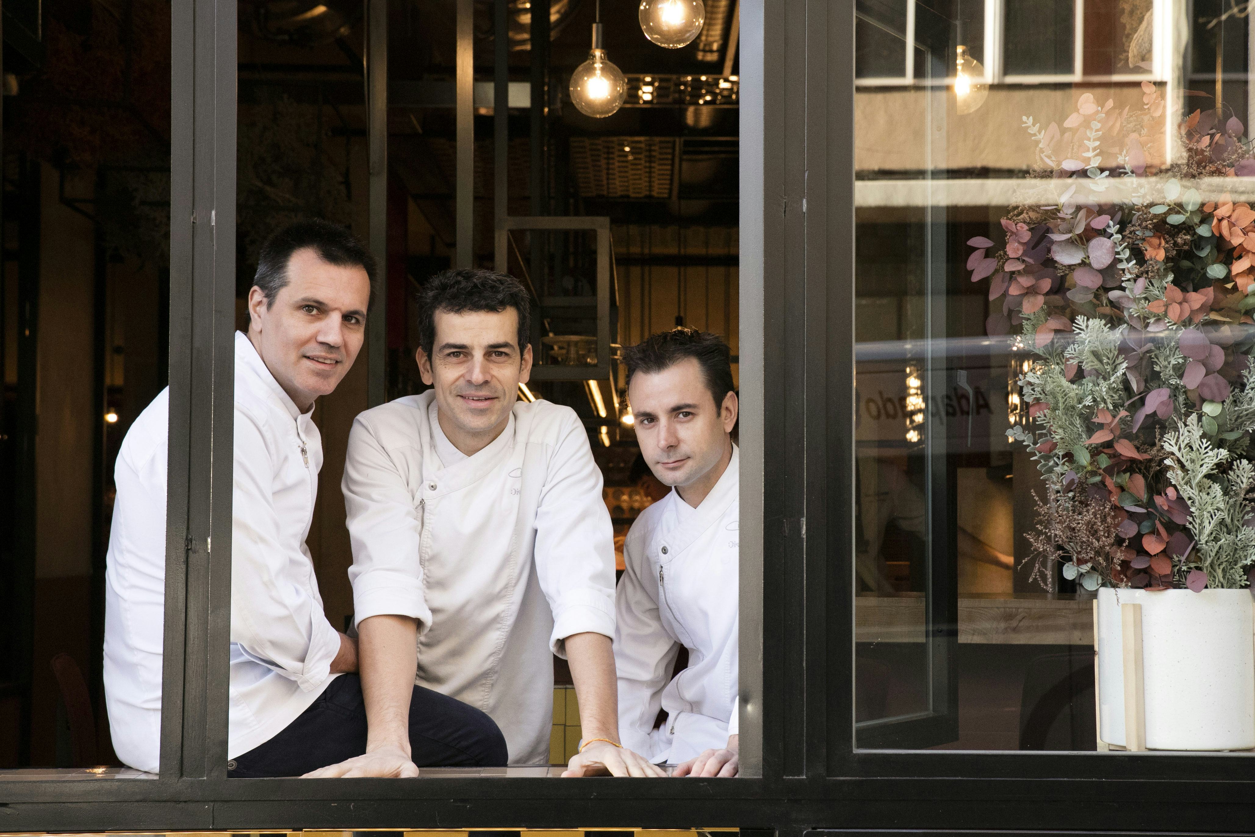 Vlnr. Oriol Castro, Mateu Casañas en Eduard Xatruch, chefs en eigenaren van Disfrutar Barcelona. (c) Joan Valera.