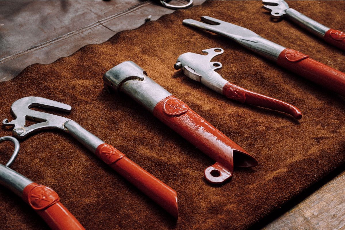 V2C Gin recyclet Amsterdamse fietswrakken tot flesopeners