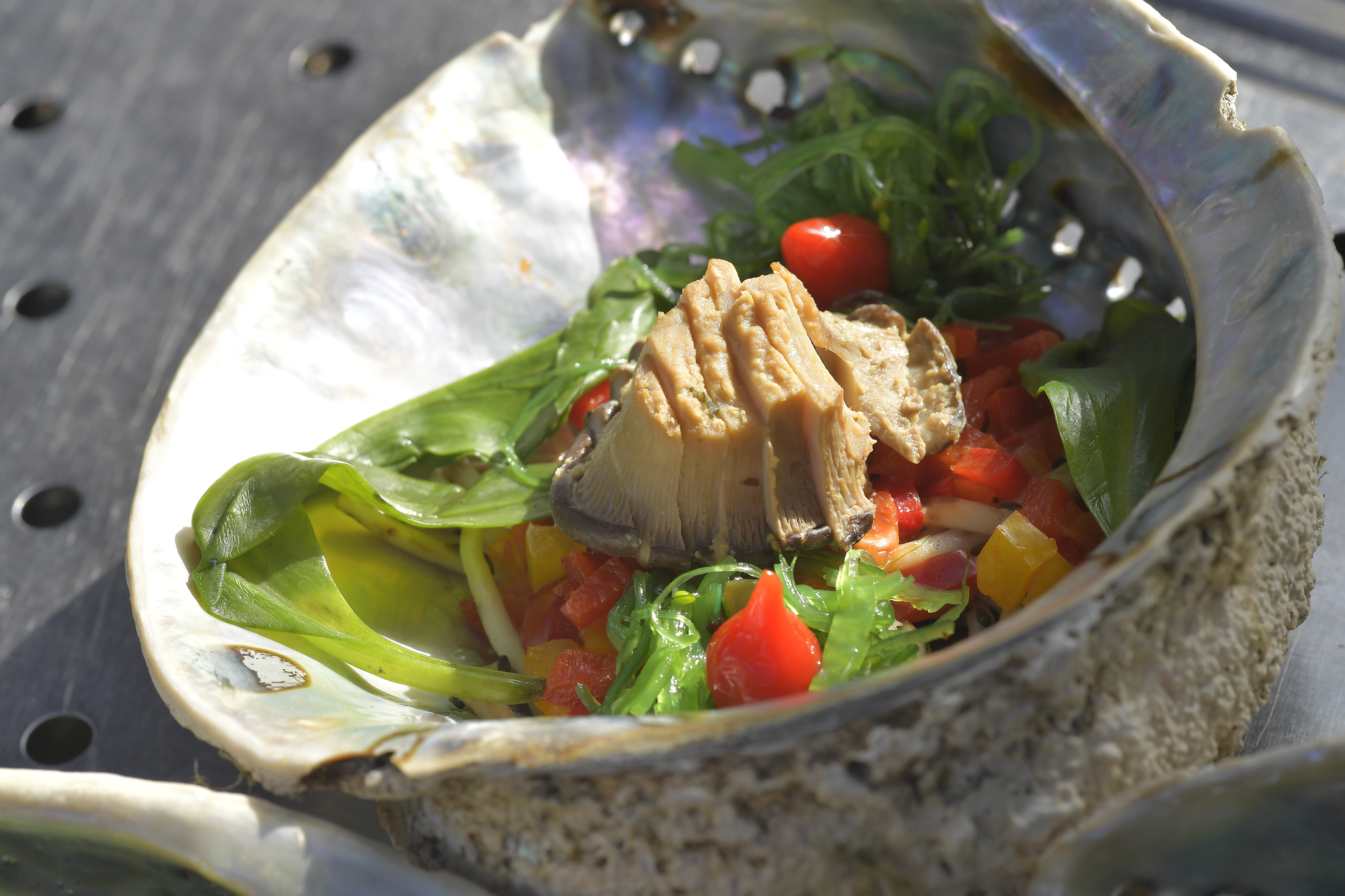 De Gevulde Zeeslak on the rocks, gemaakt met paddenstoelen. Foto: Cor Salverius