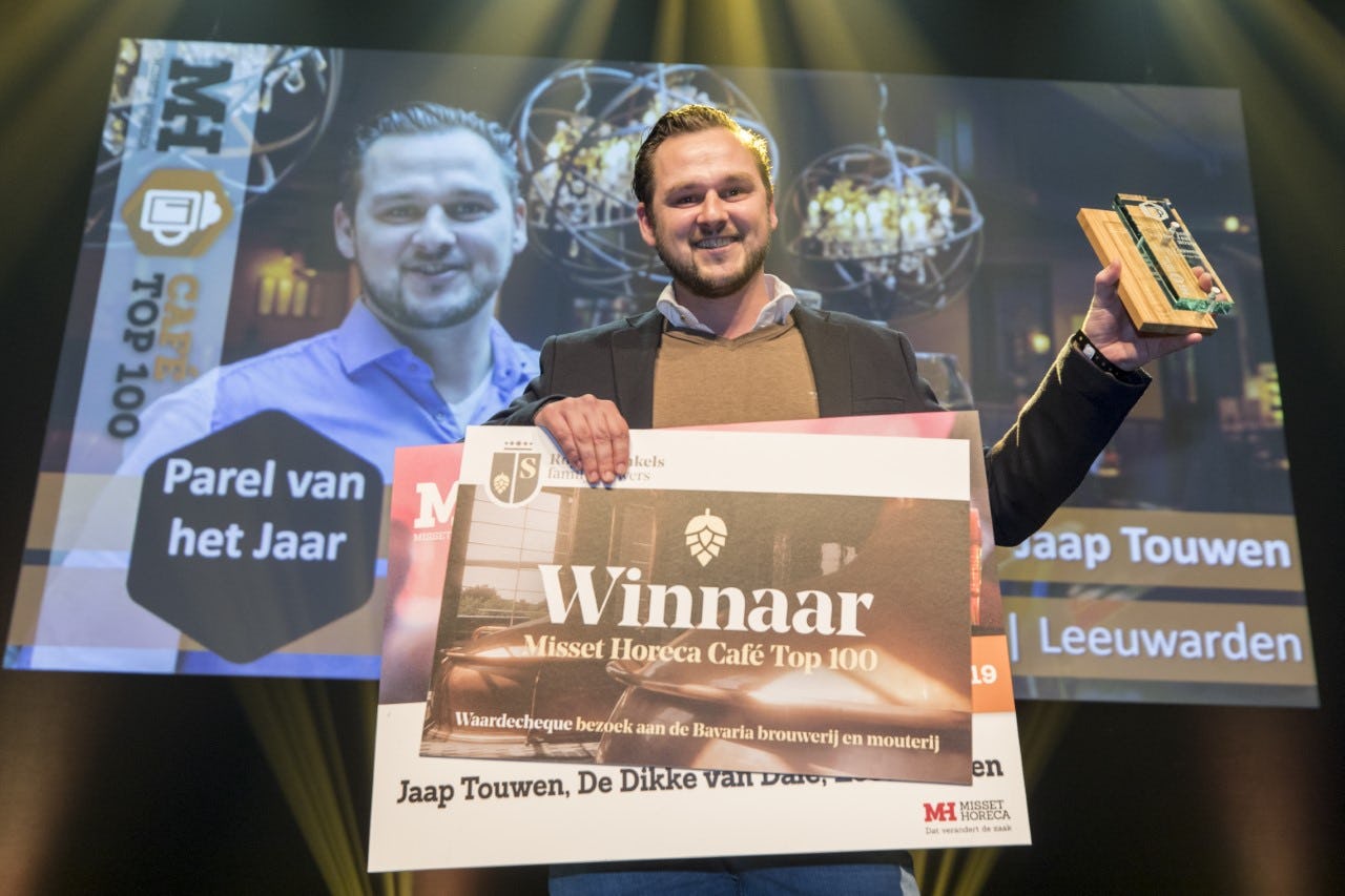 Parel Café Top 100 maakt voor Dikke van Dale bierboek en handboek